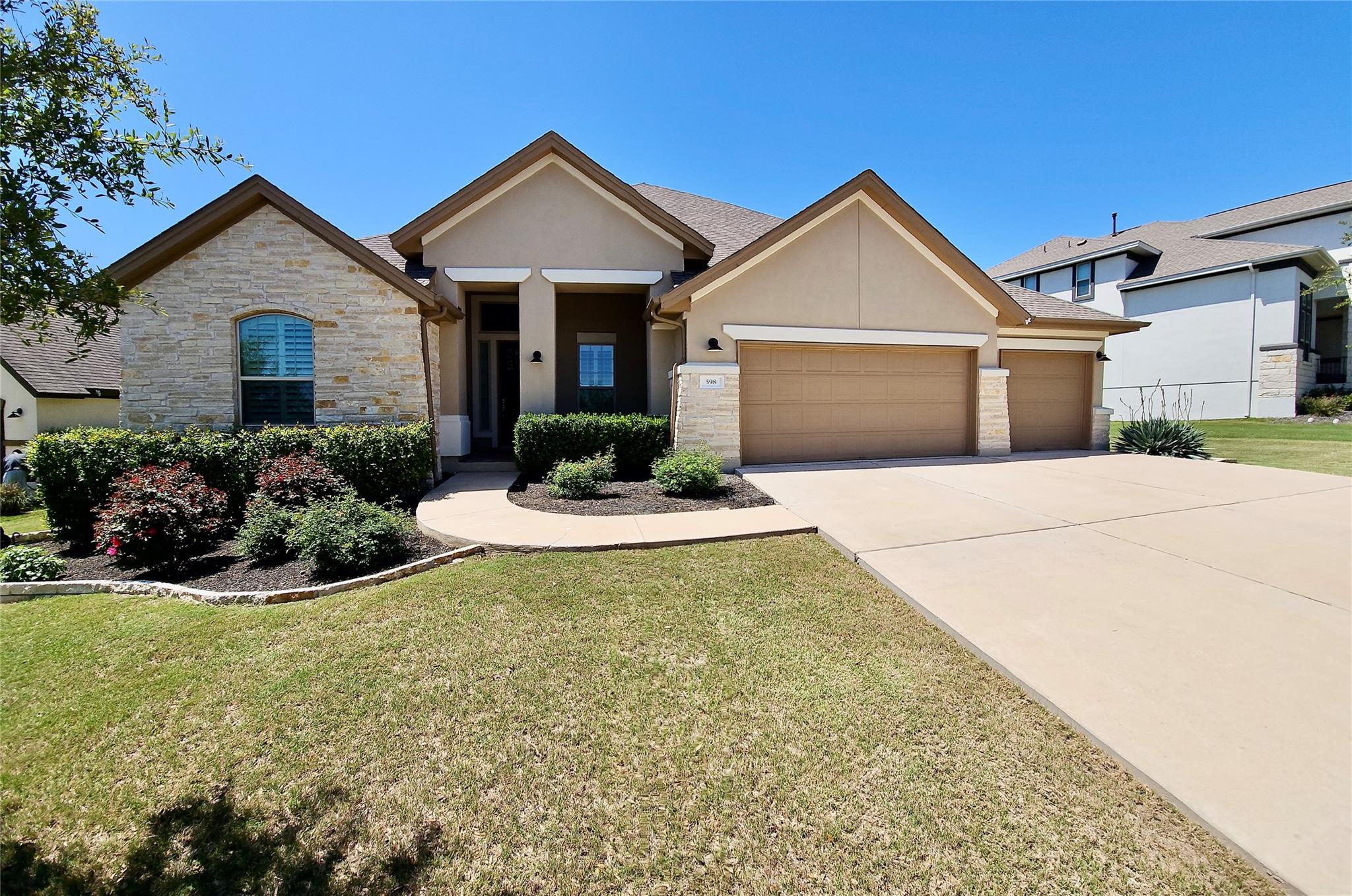 598 Jacksdaw Dr Property Photo