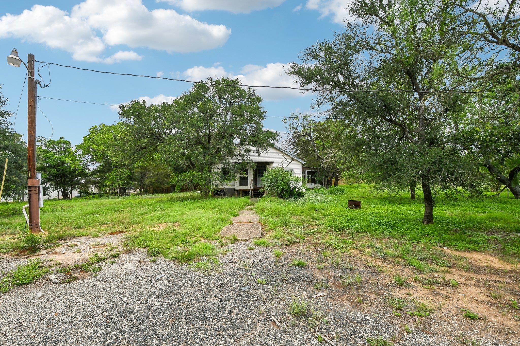 116 Hart Ln Property Photo 3