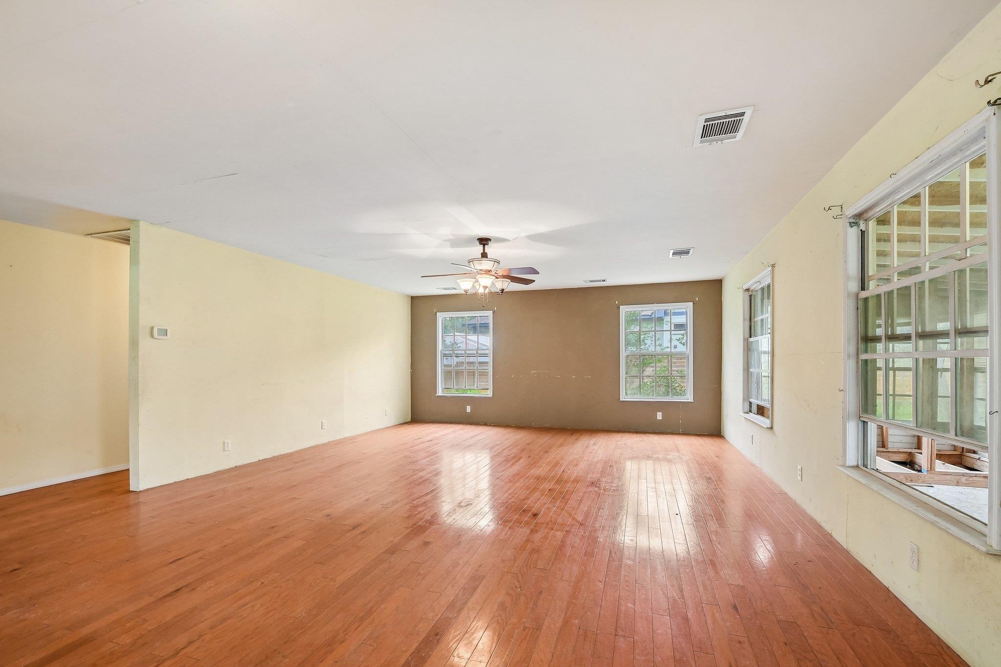 116 Hart Ln Property Photo 6