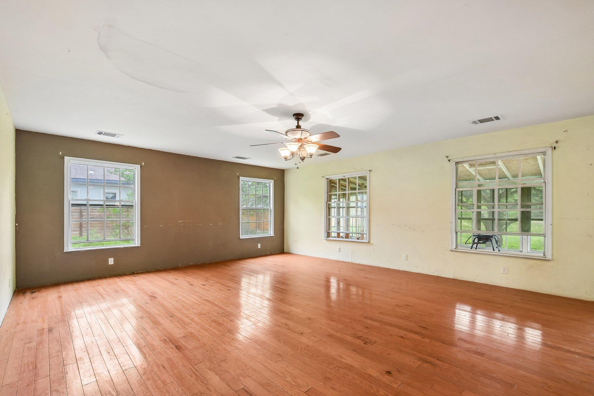 116 Hart Ln Property Photo 8