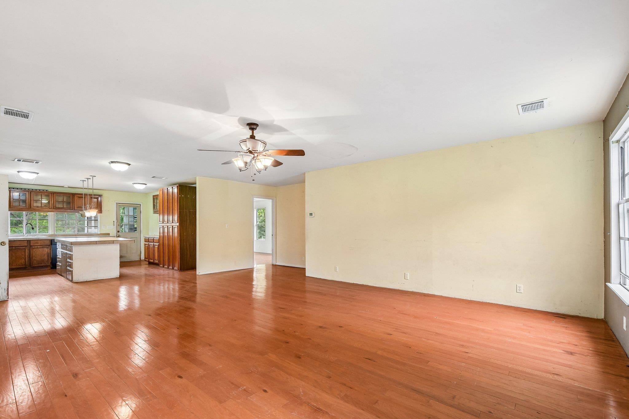 116 Hart Ln Property Photo 9