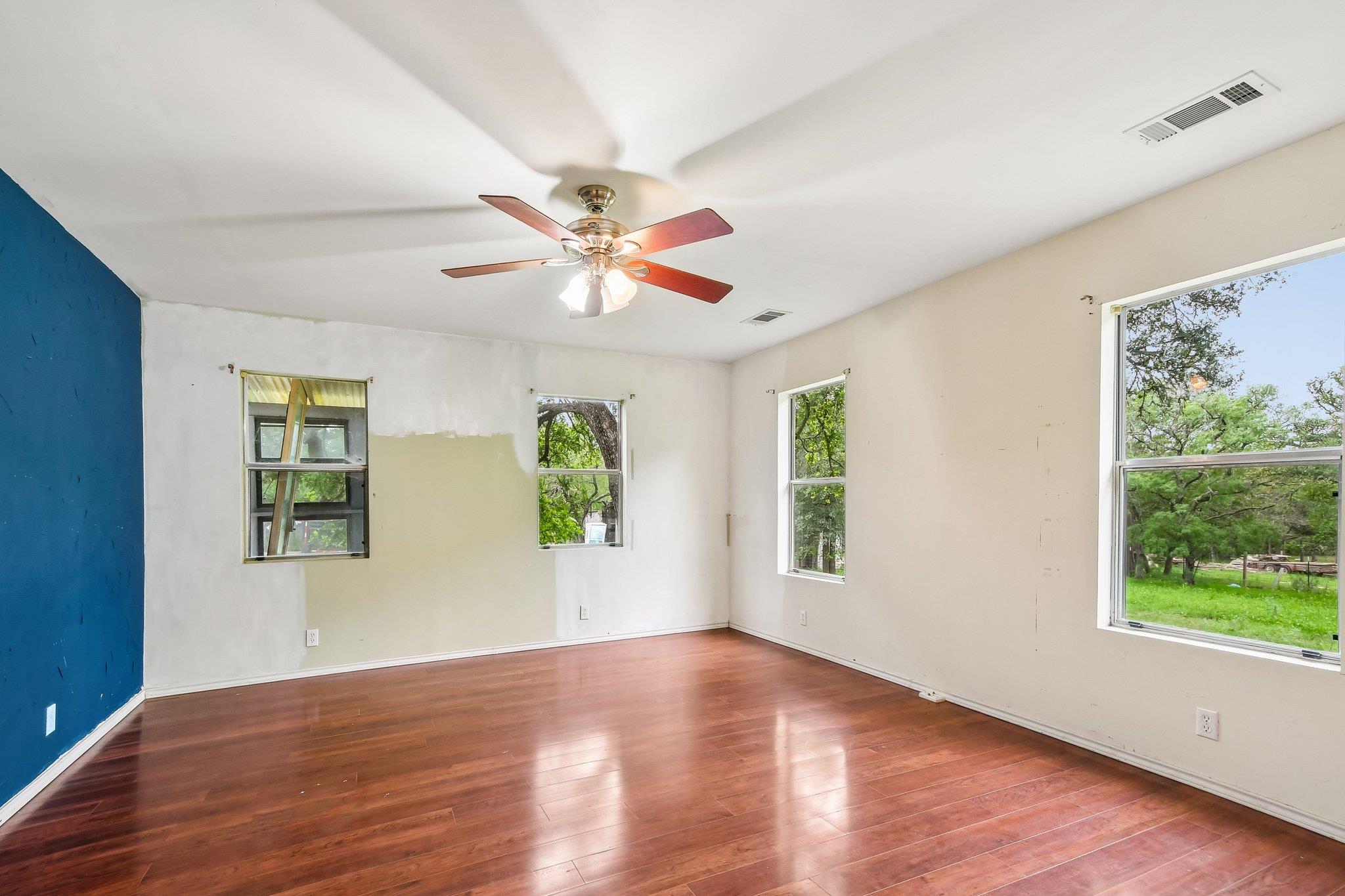 116 Hart Ln Property Photo 17