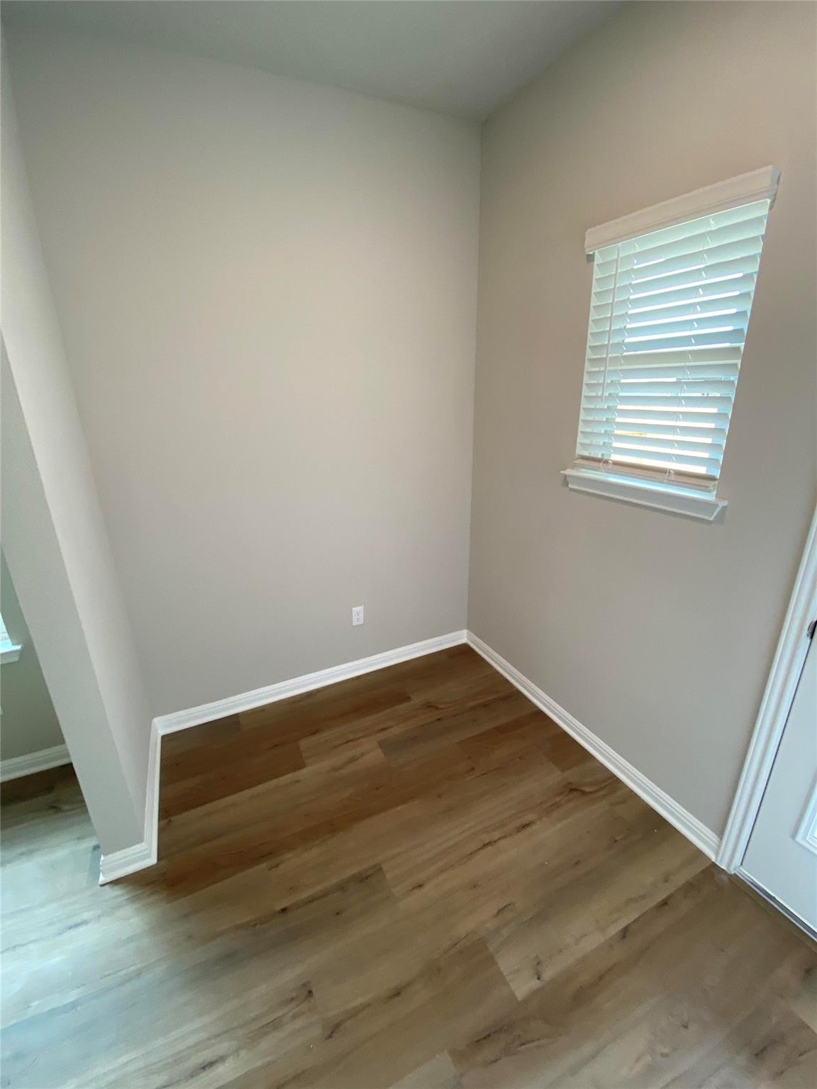 912 Main St Property Photo 5