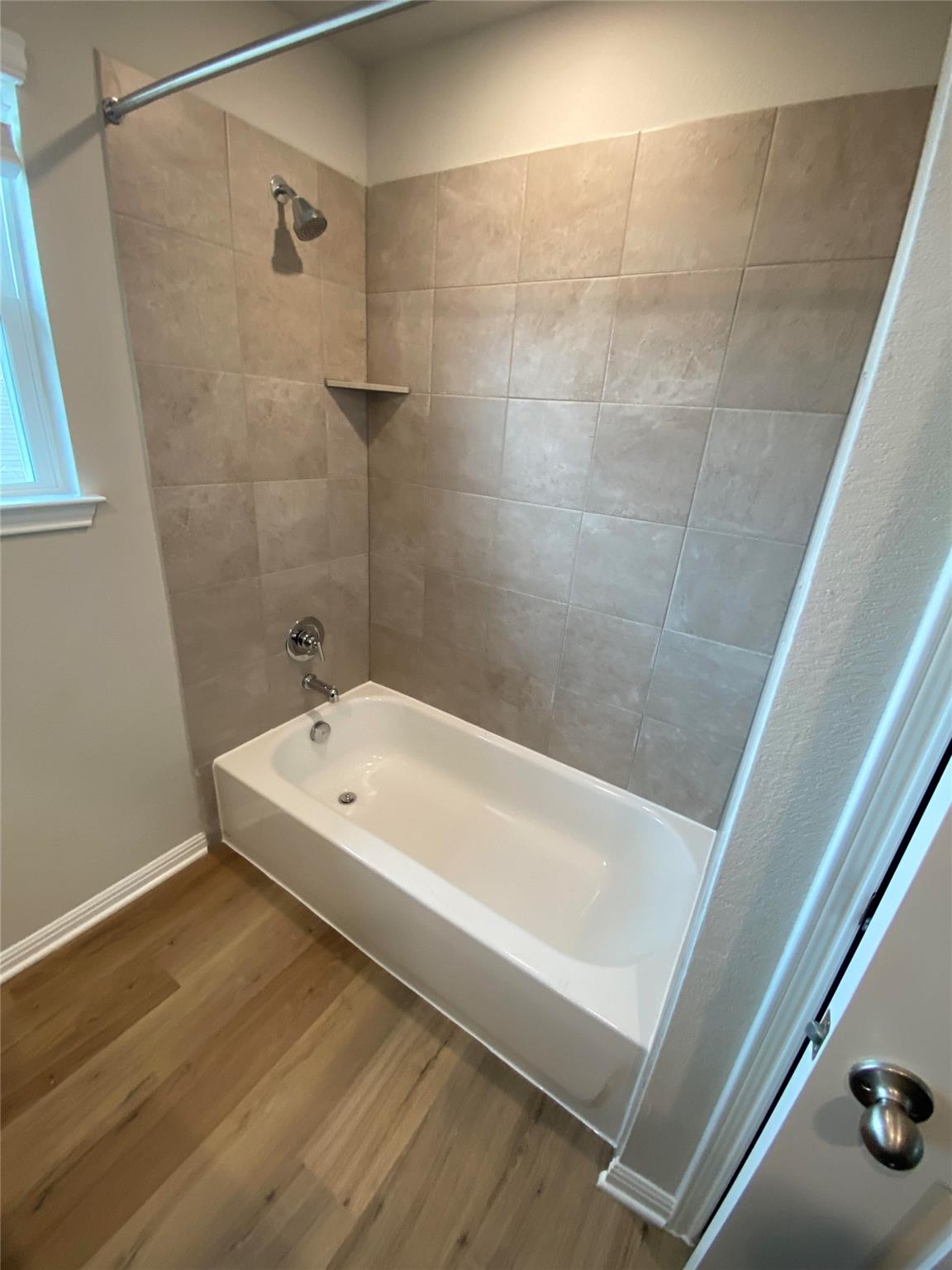 912 Main St Property Photo 8