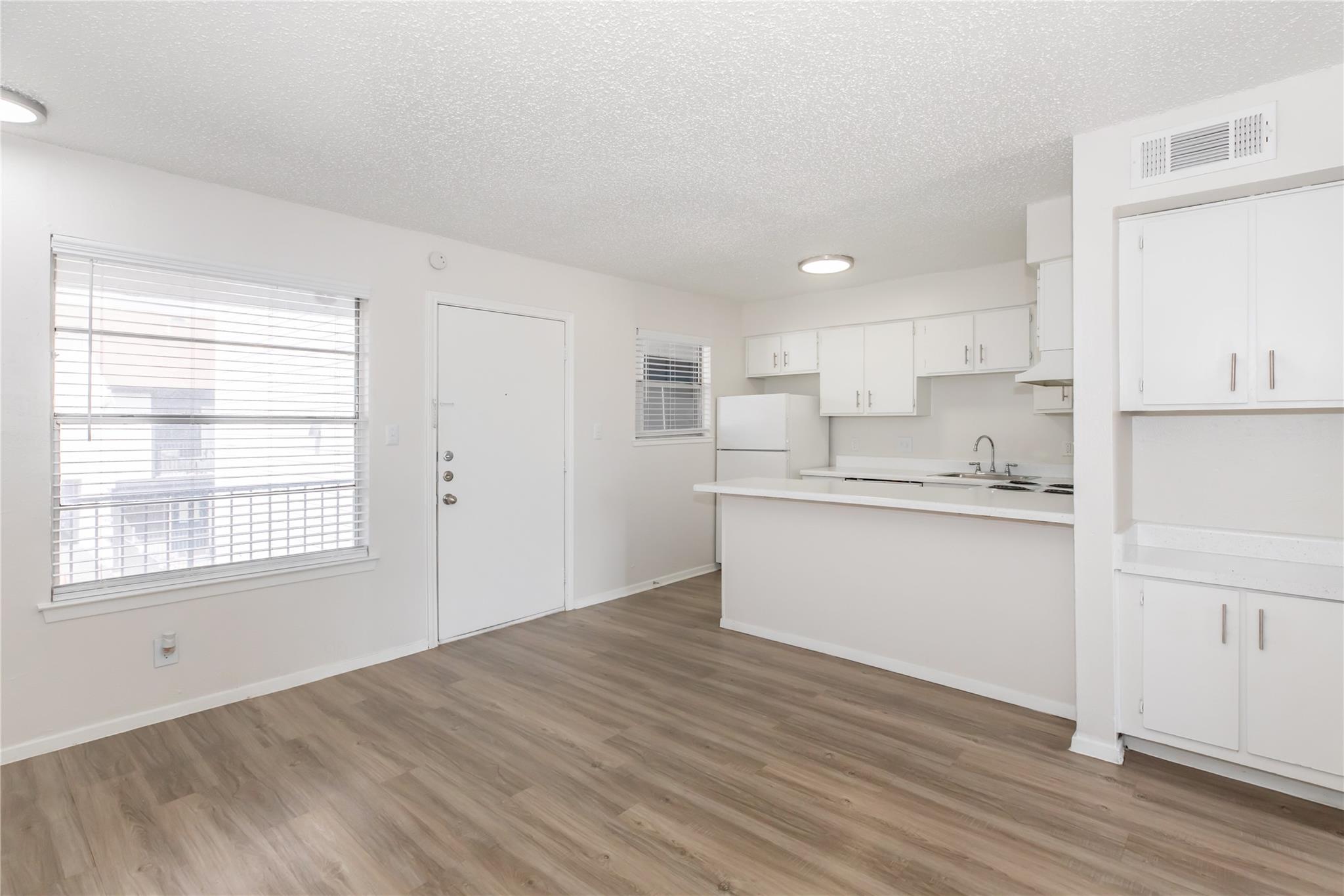 6010 N Lamar Blvd #203 Property Photo 2