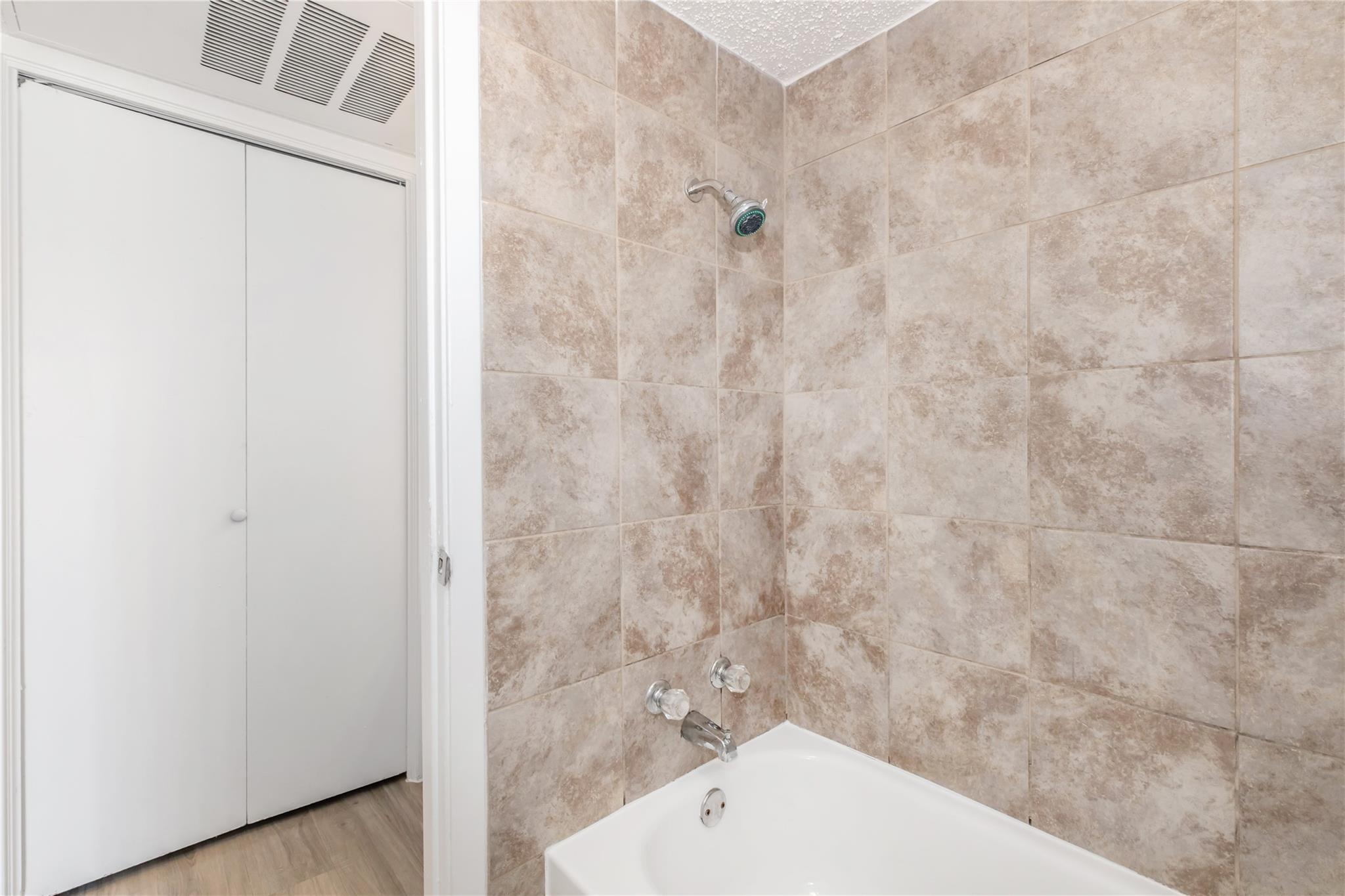 6010 N Lamar Blvd #203 Property Photo 10