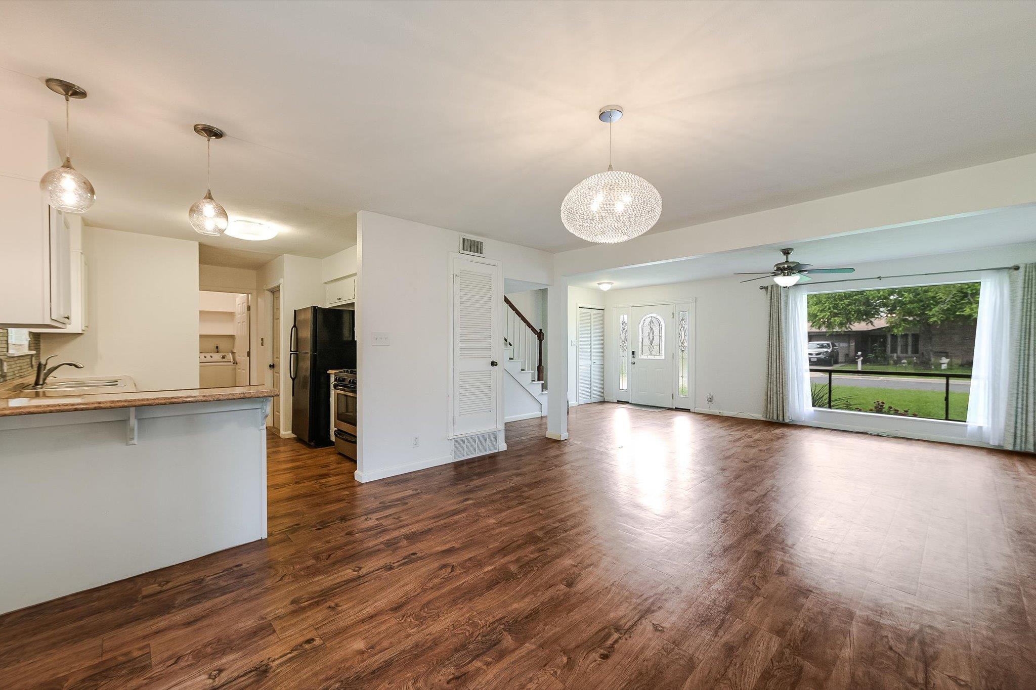 4904 Creekline Dr Property Photo 2