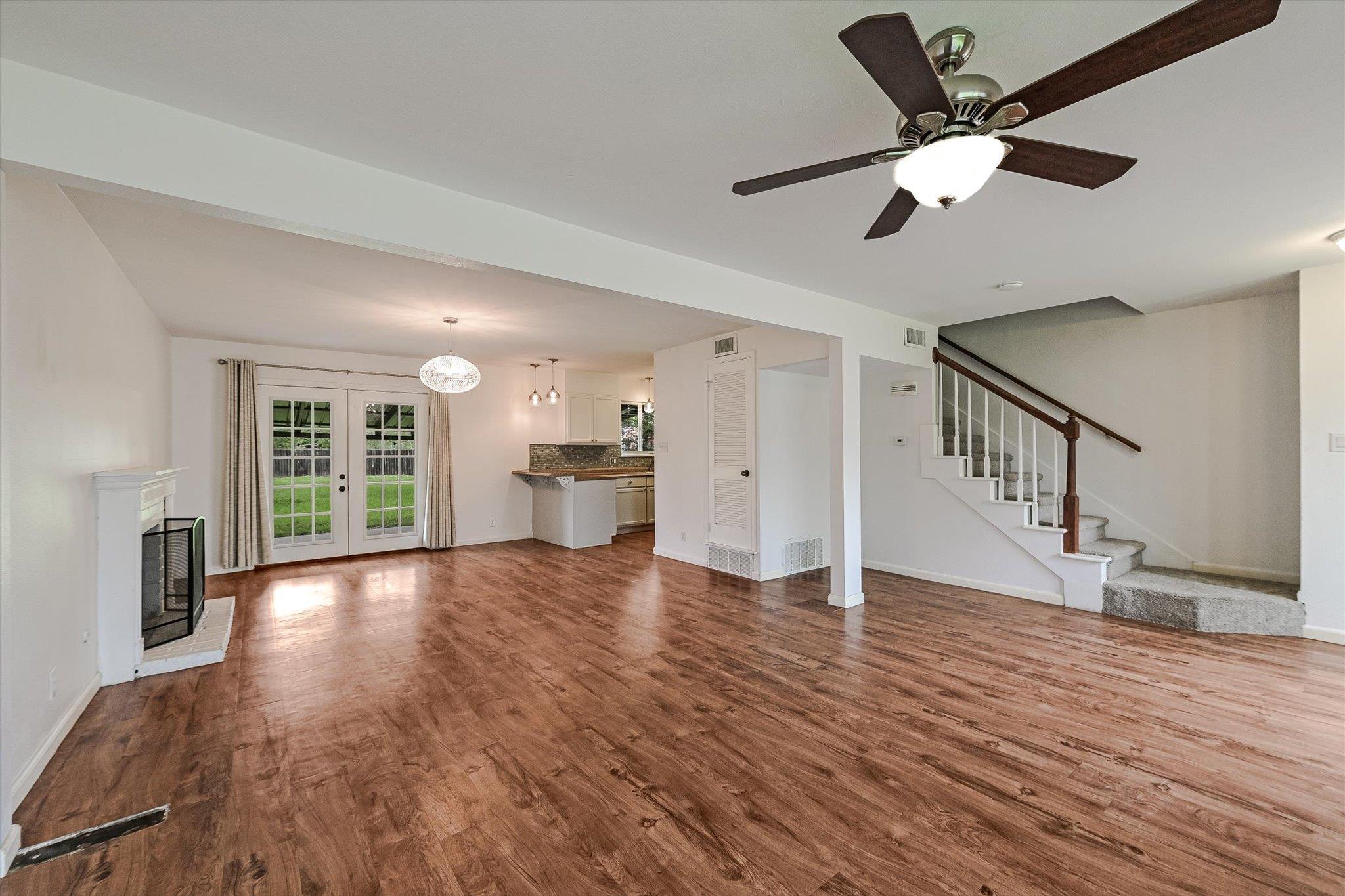 4904 Creekline Dr Property Photo 3