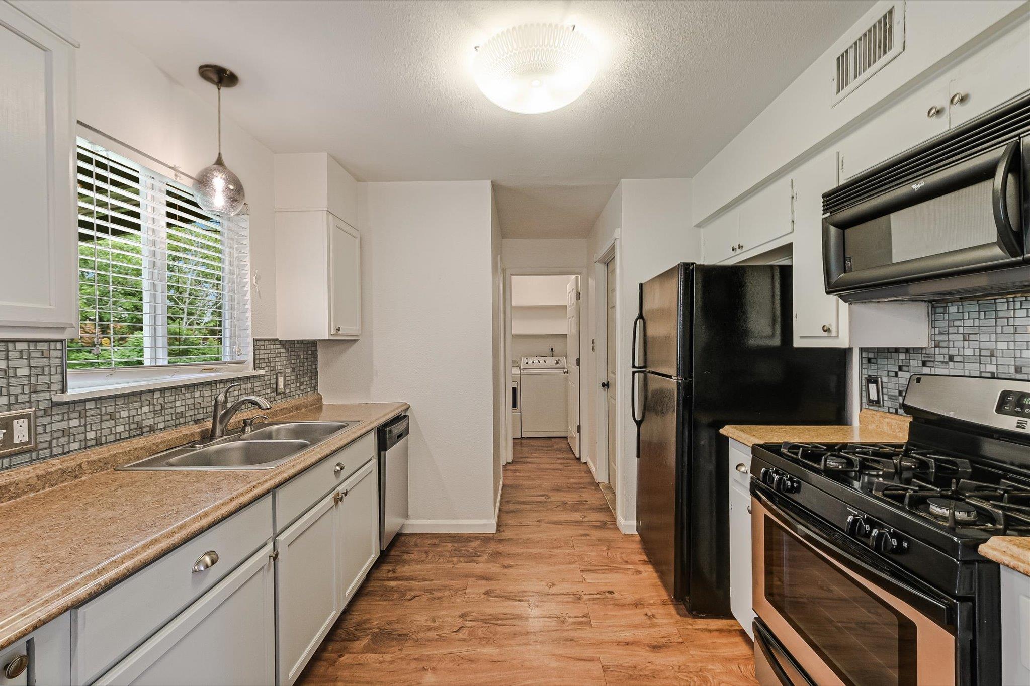 4904 Creekline Dr Property Photo 4