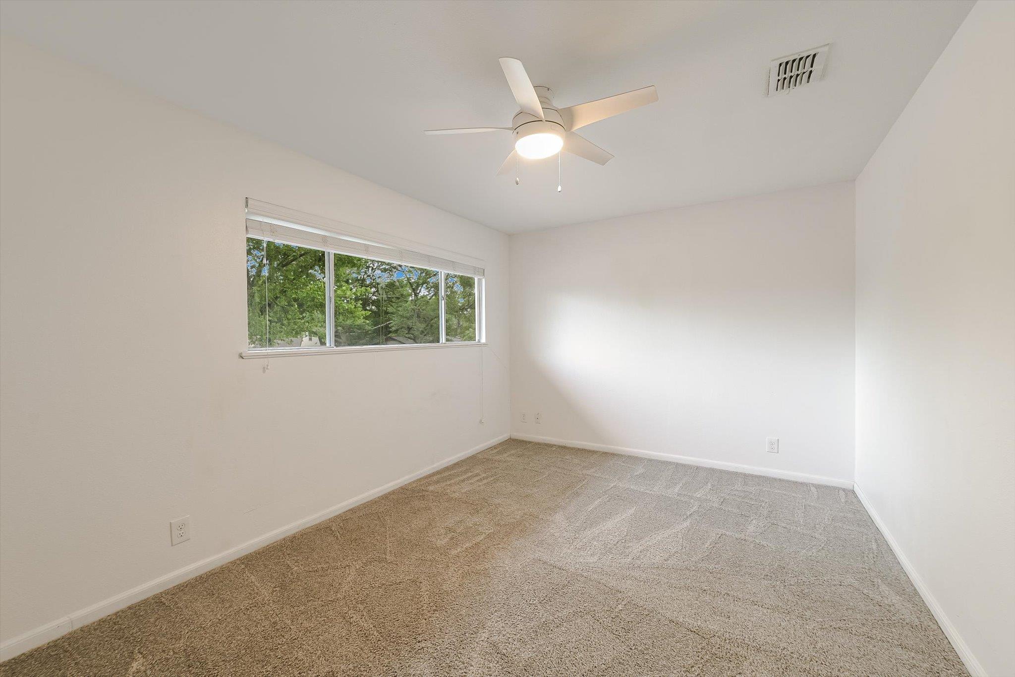 4904 Creekline Dr Property Photo 9