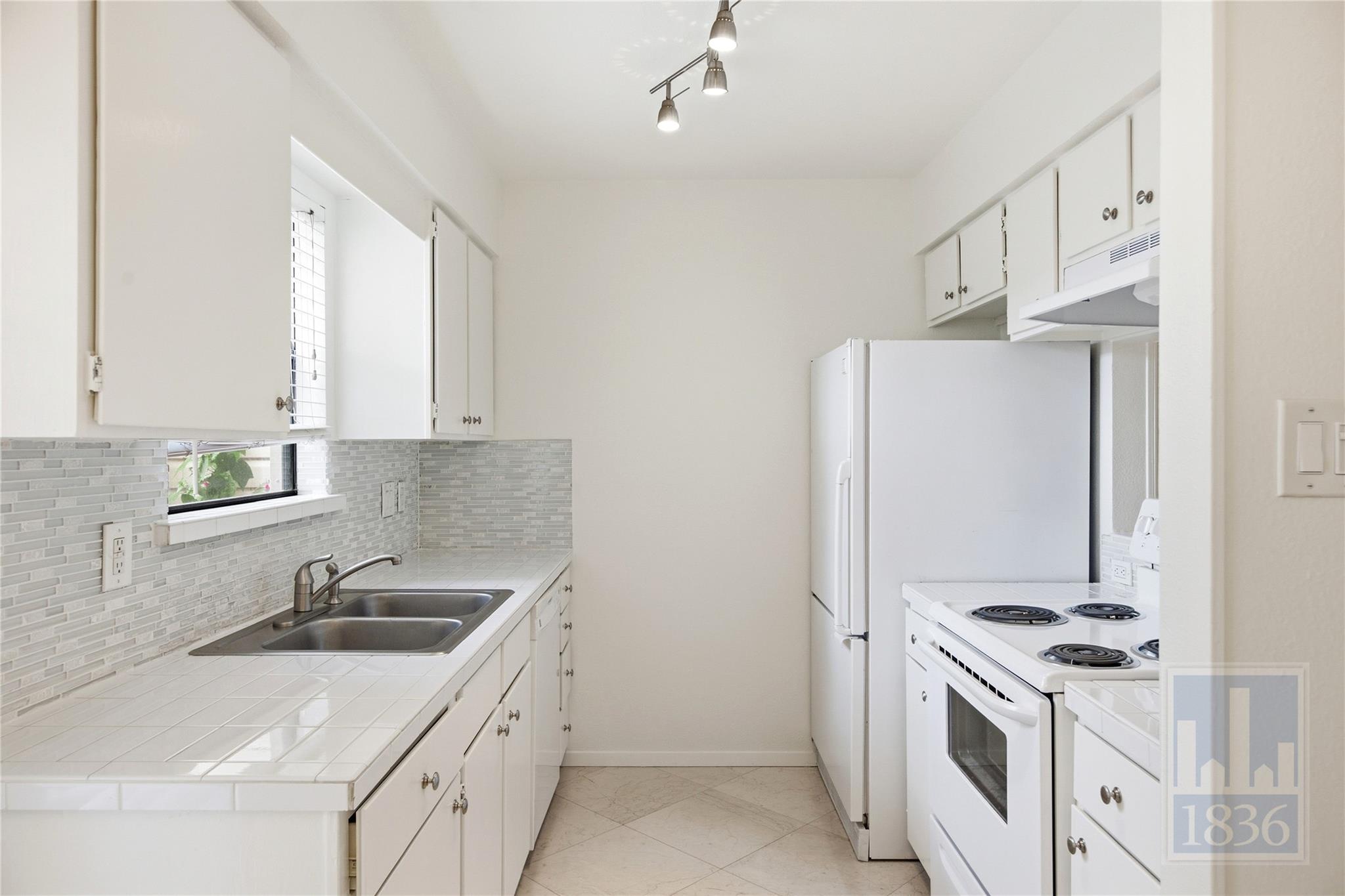 8400 Jamestown Dr #226 Property Photo 8