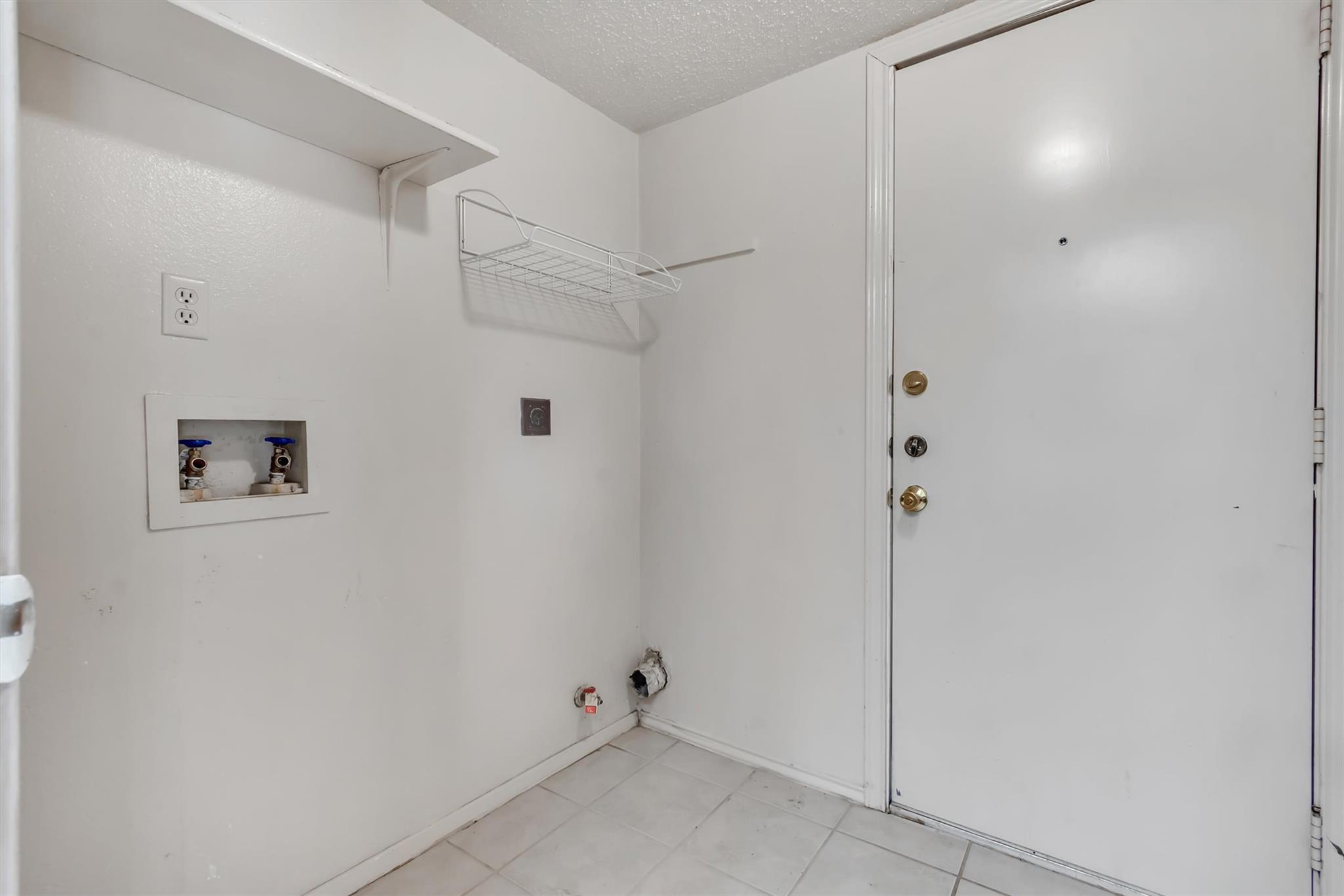7802 Topawa Cv #b Property Photo 7