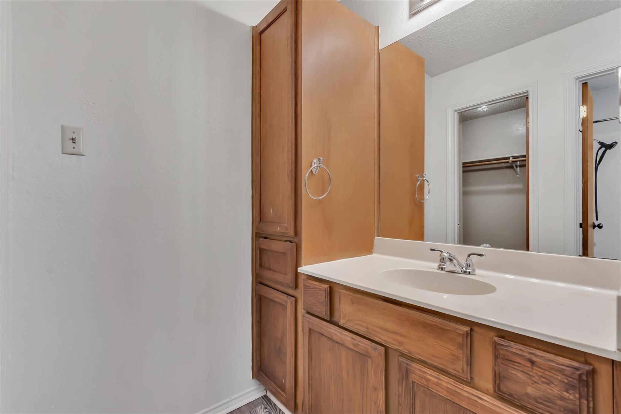 7802 Topawa Cv #b Property Photo 15