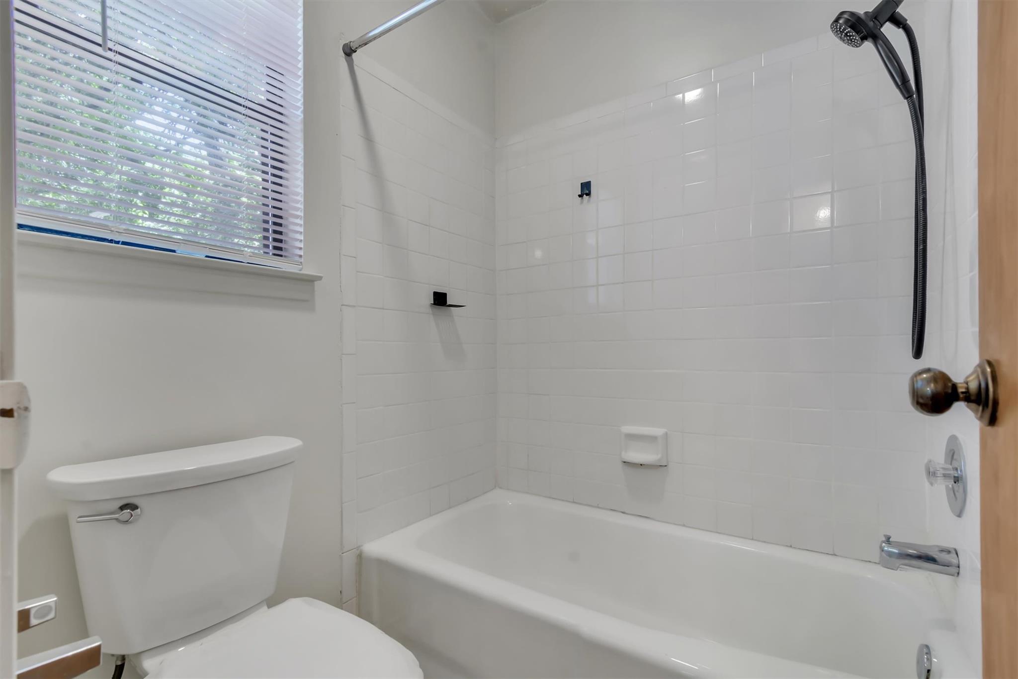 7802 Topawa Cv #b Property Photo 16