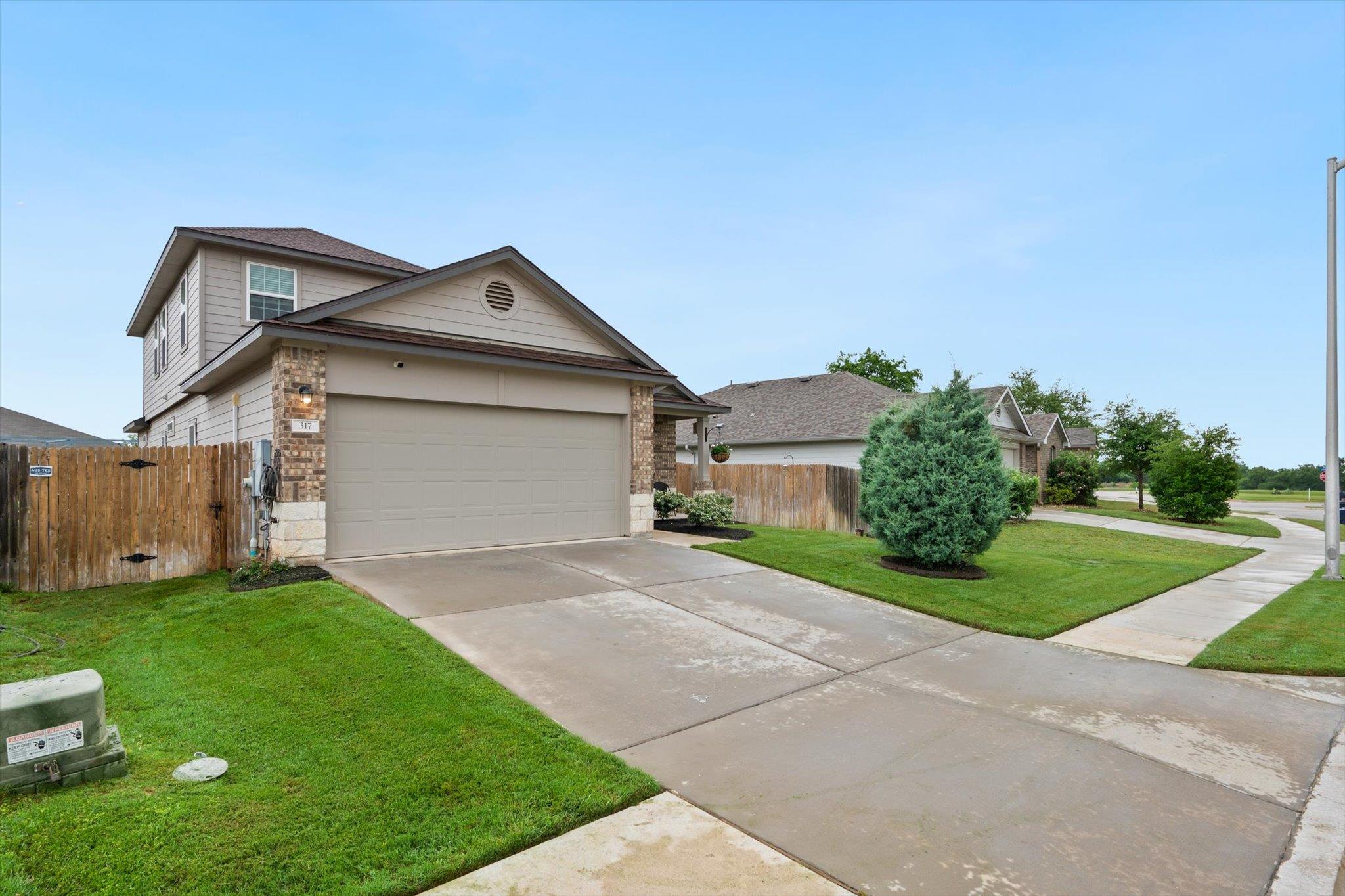 317 Old Glory Trl Property Photo 3