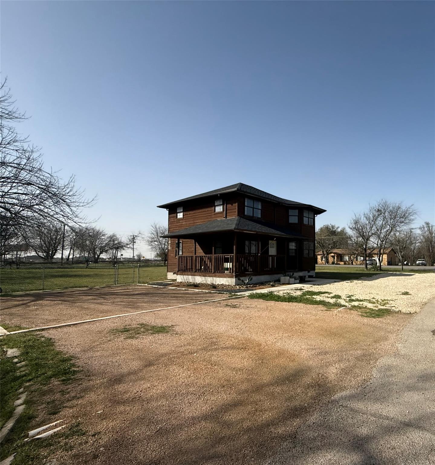 411 W Avenue K Ave Property Photo 3