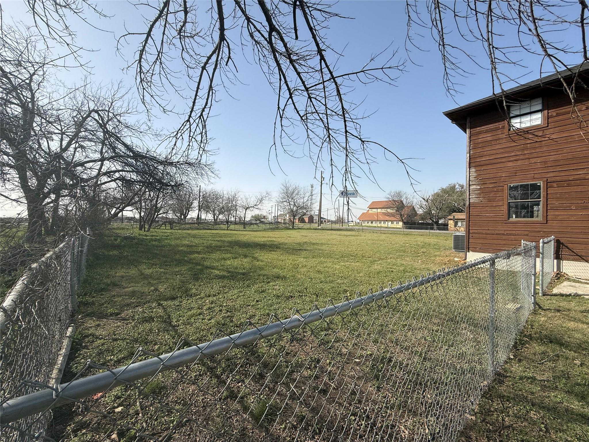 411 W Avenue K Ave Property Photo 5
