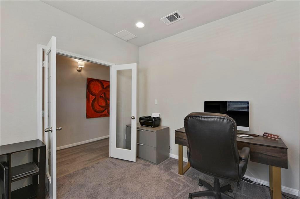 1052 Myrna Bnd Property Photo 6