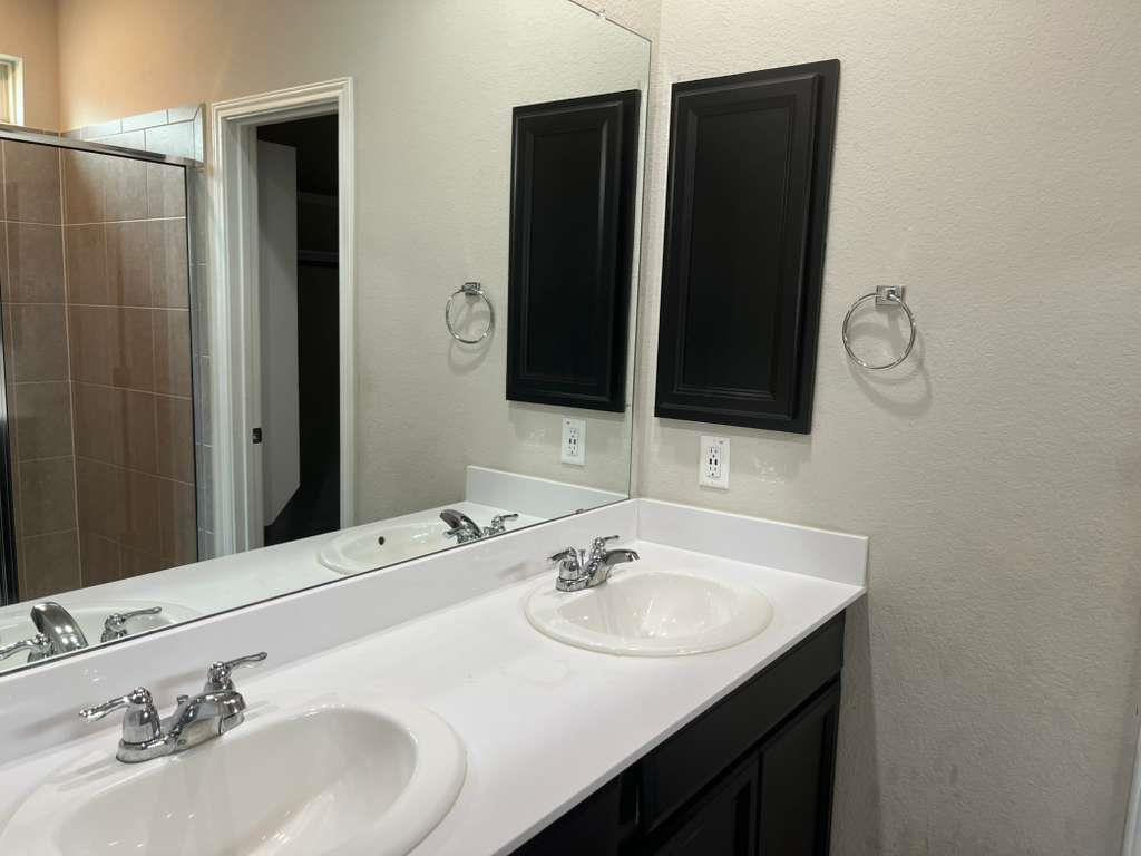 1052 Myrna Bnd Property Photo 12