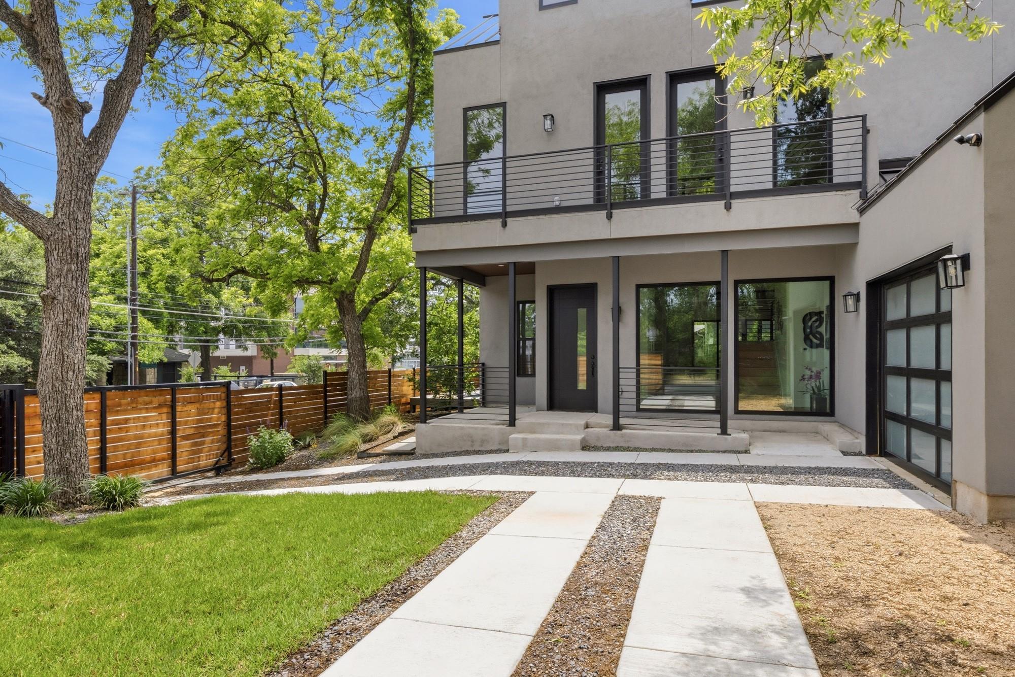 2300 Bluebonnet Ln Property Photo 2