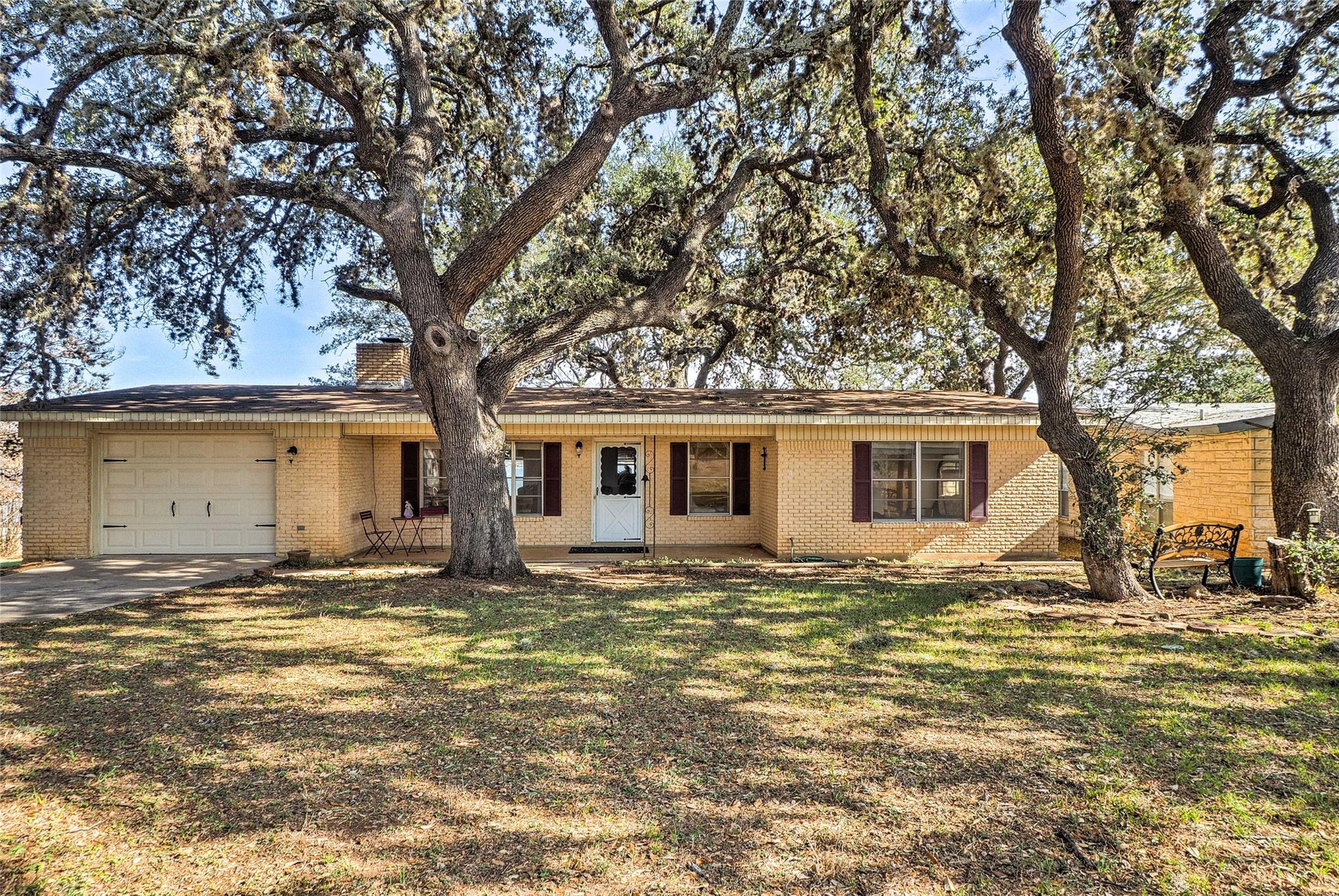 210 Lake Loop Property Photo 1
