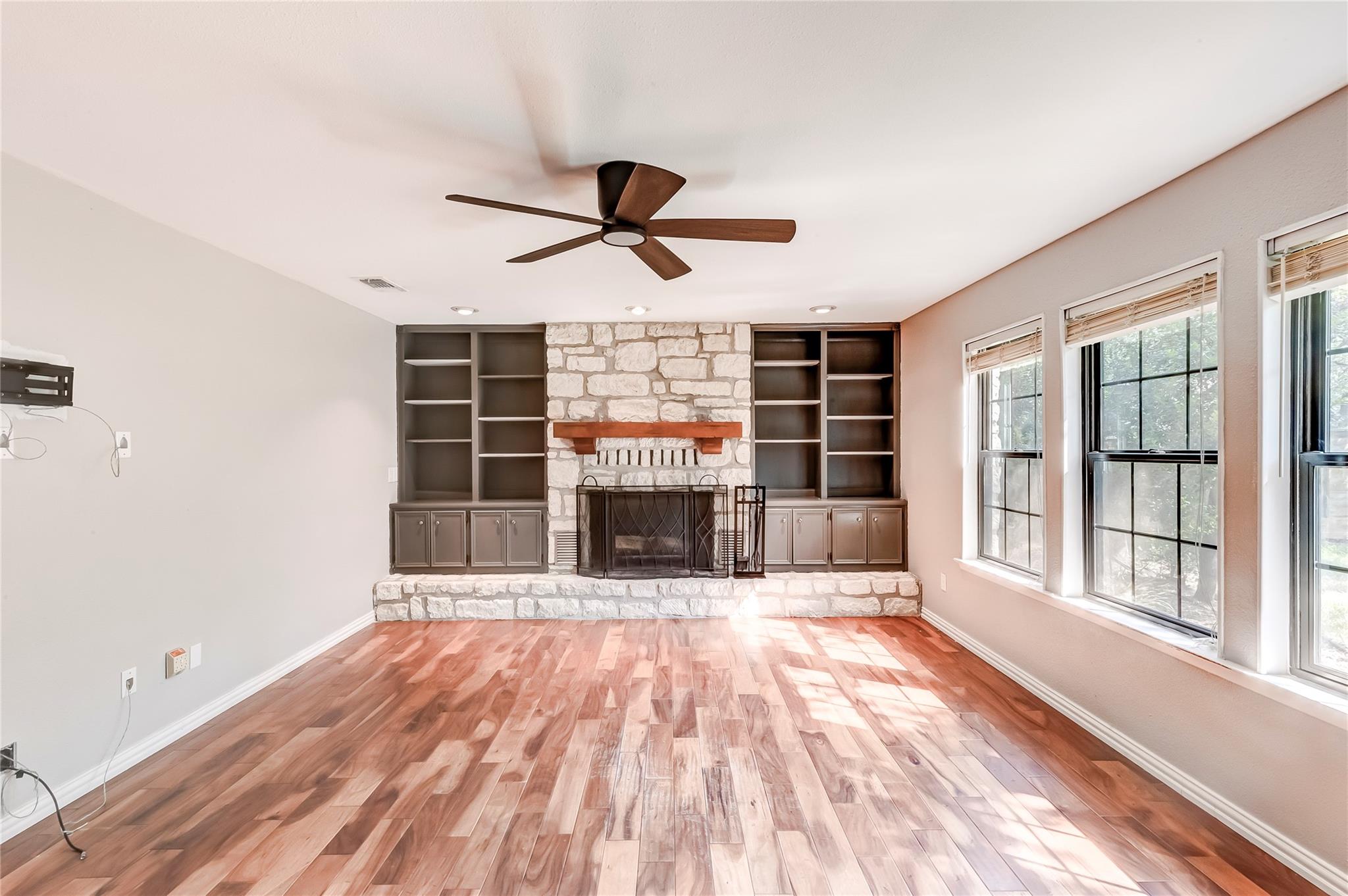10905 Wintergreen Hl Property Photo 9