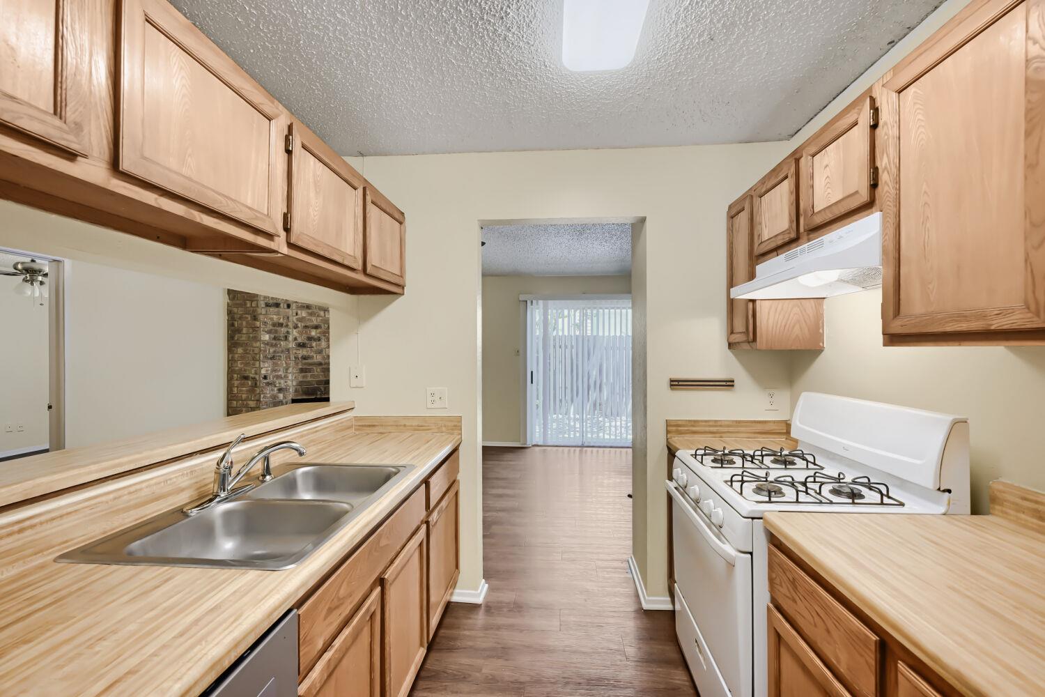 740 Simonetti Dr #a Property Photo 8