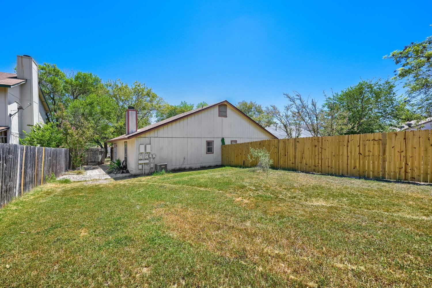740 Simonetti Dr #a Property Photo 17