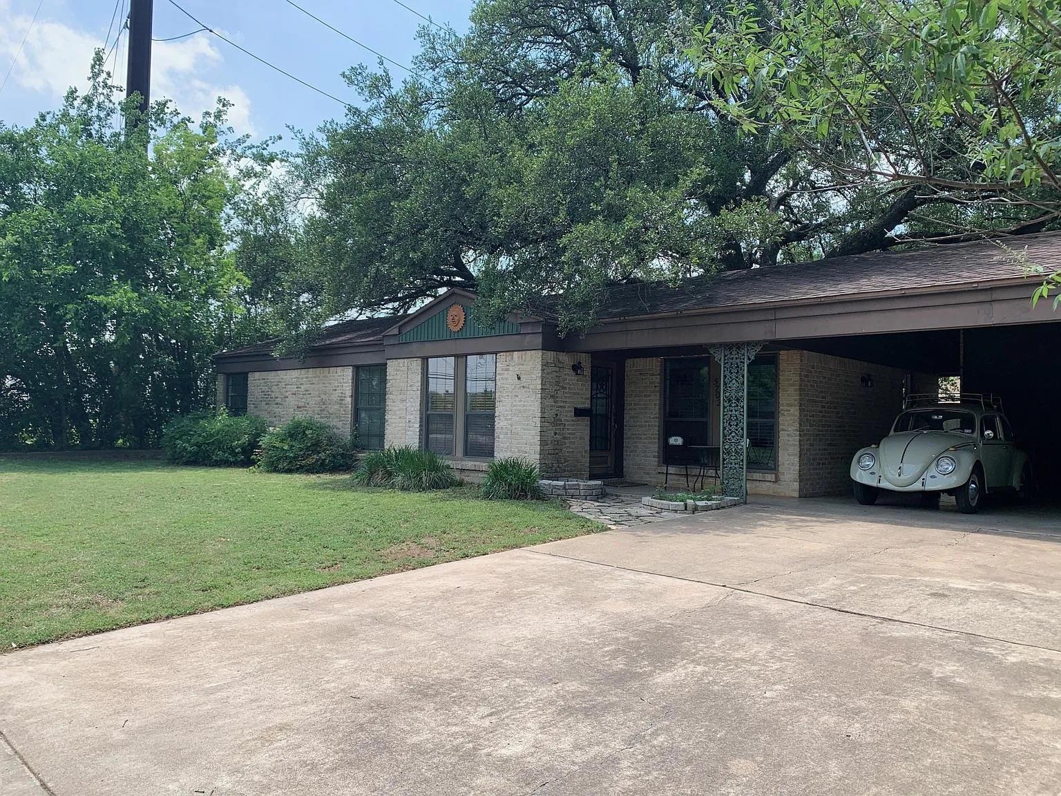 5702 Fairlane Dr Property Photo 2