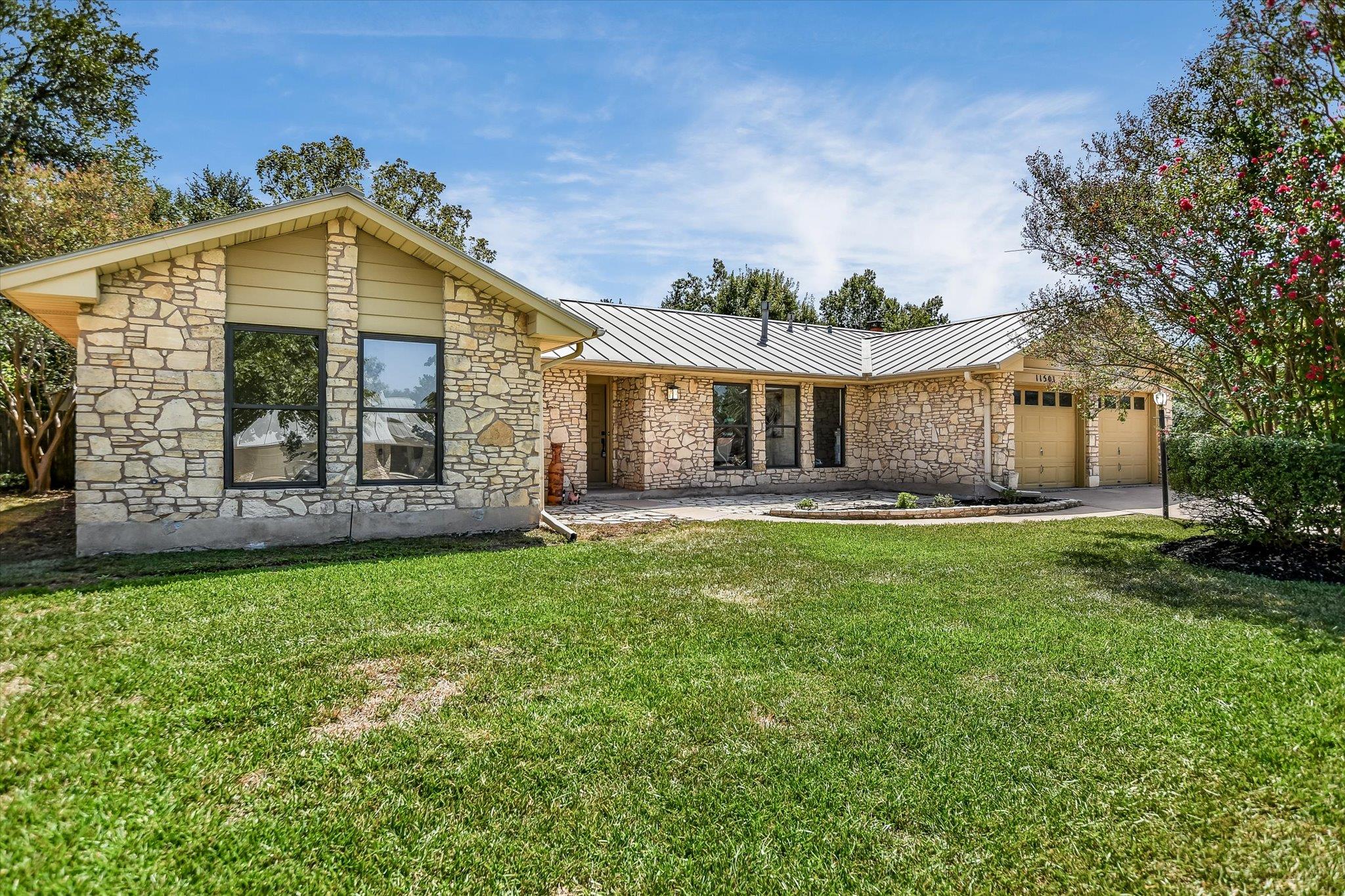 11501 Buckingham Rd Property Photo 1