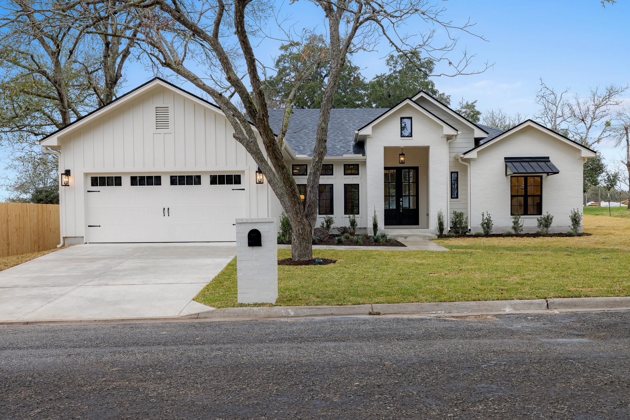 845 E Milam St Property Photo