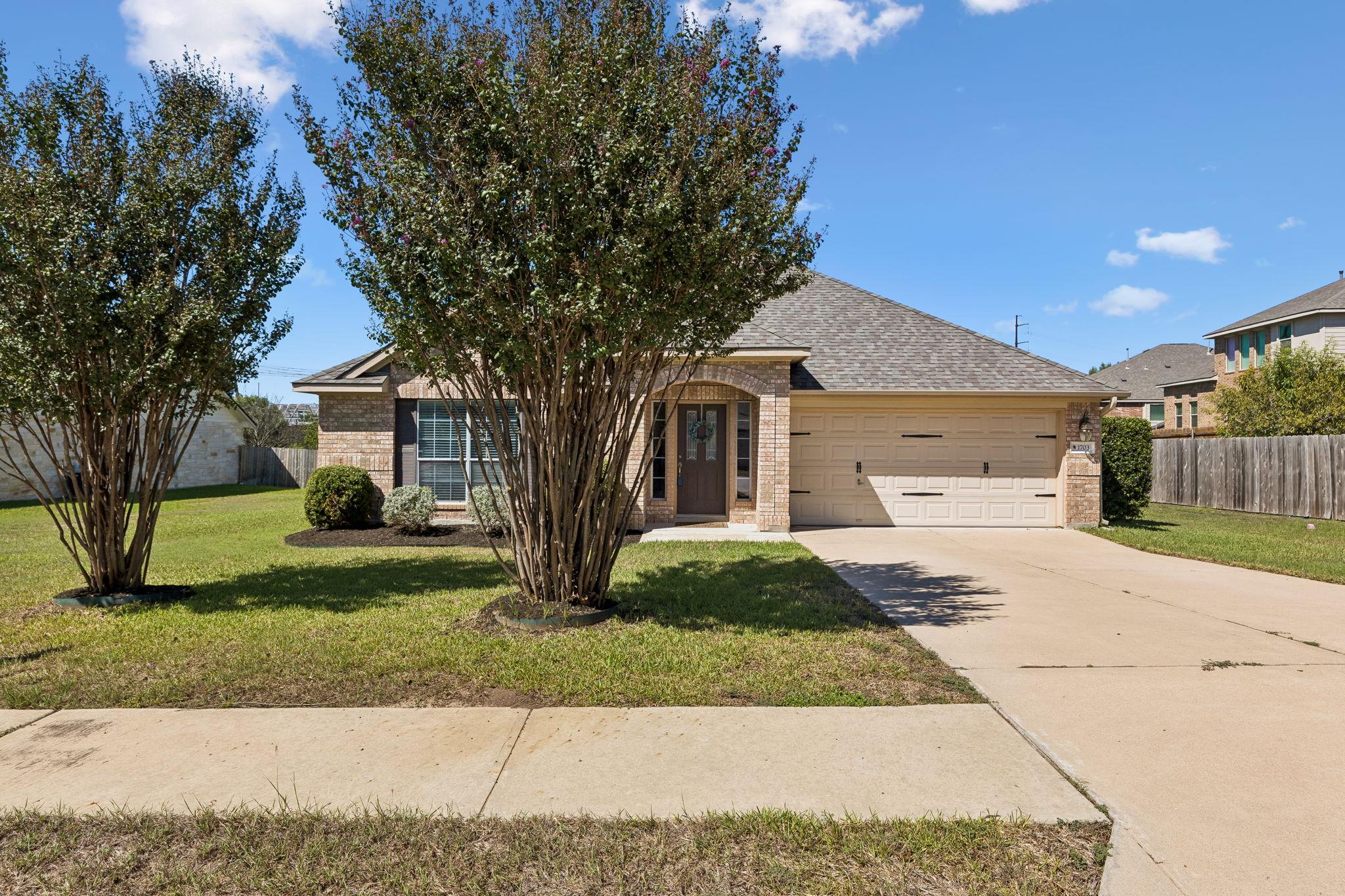 1703 Oakland Dr Property Photo 1