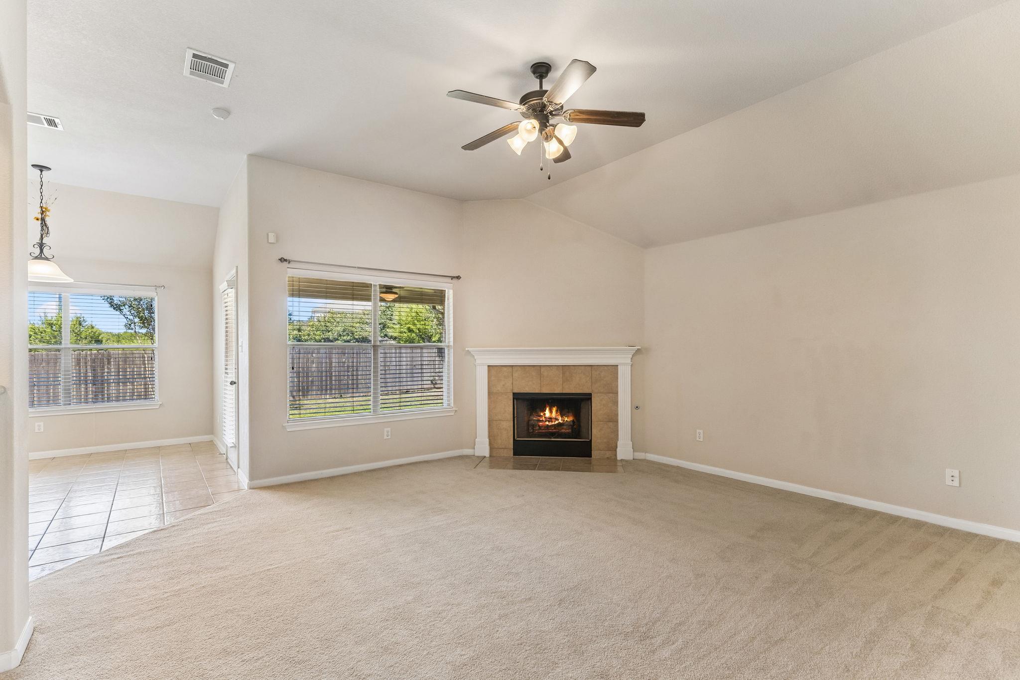 1703 Oakland Dr Property Photo 3