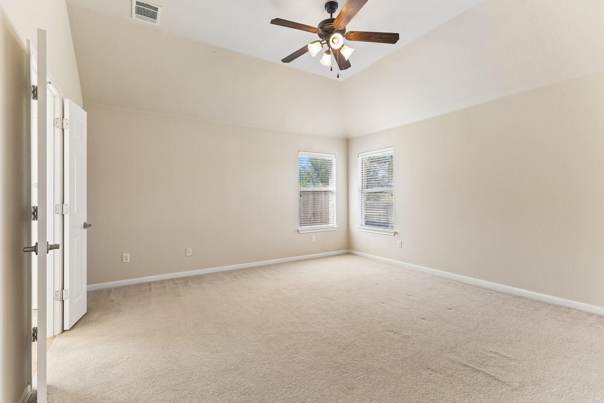 1703 Oakland Dr Property Photo 5