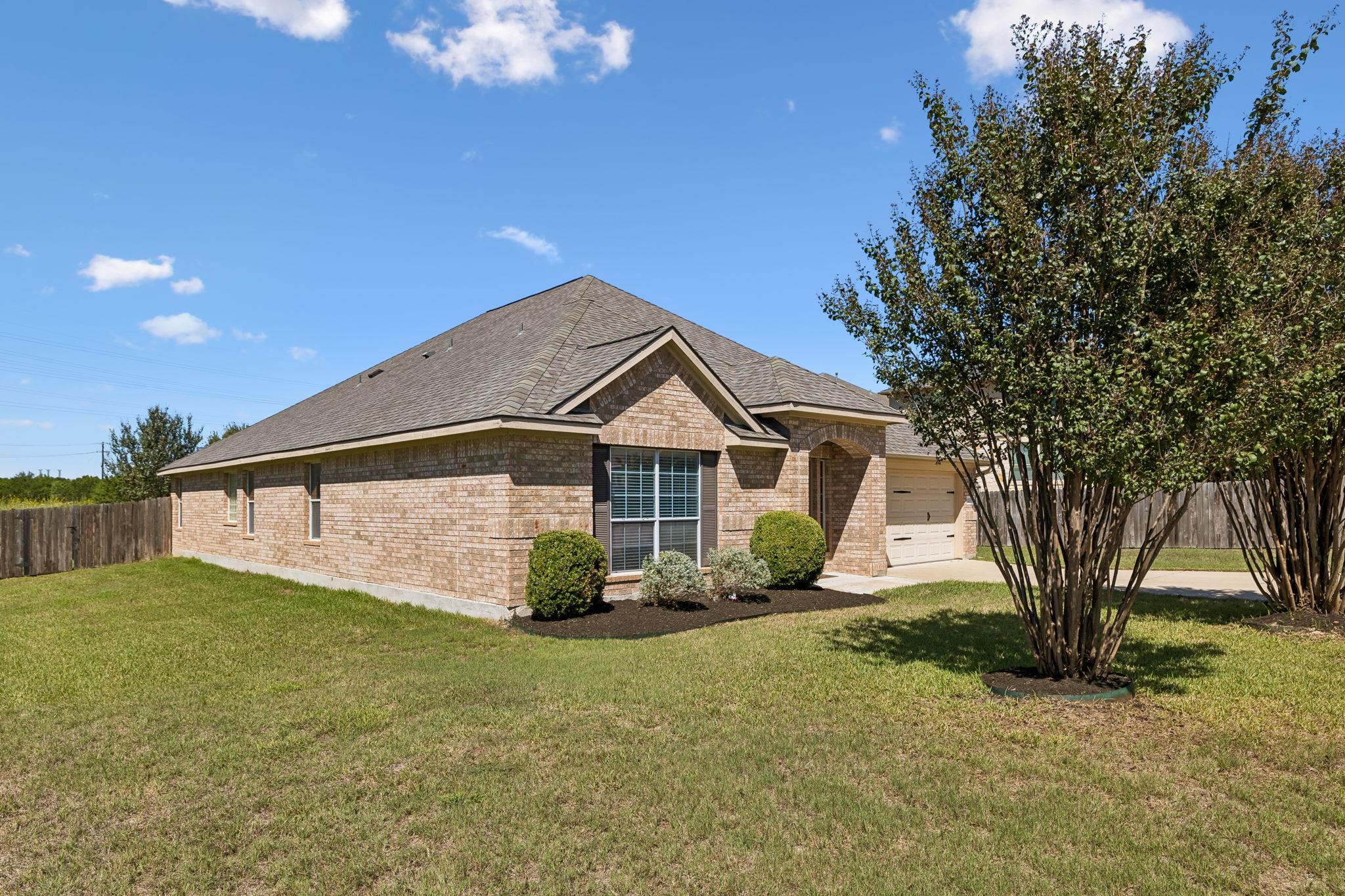 1703 Oakland Dr Property Photo 8