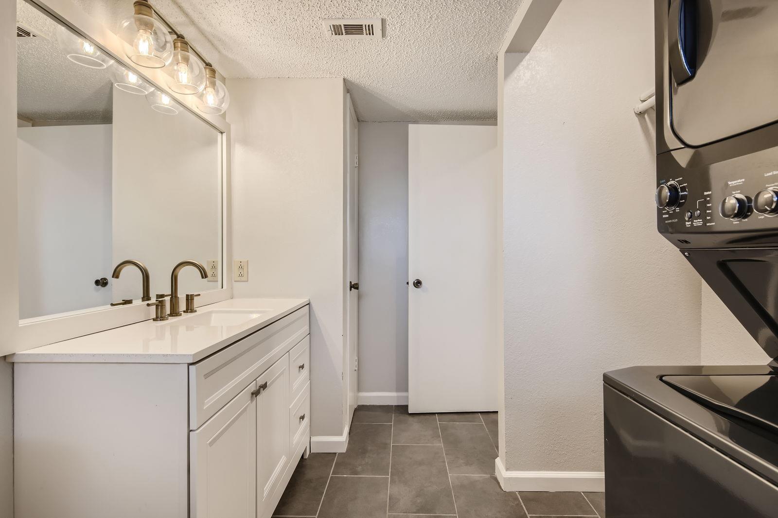 1015 E Yager Ln #141 Property Photo 11