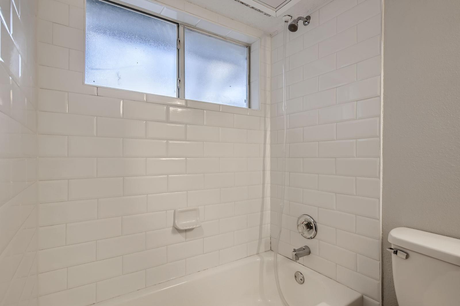 1015 E Yager Ln #141 Property Photo 23