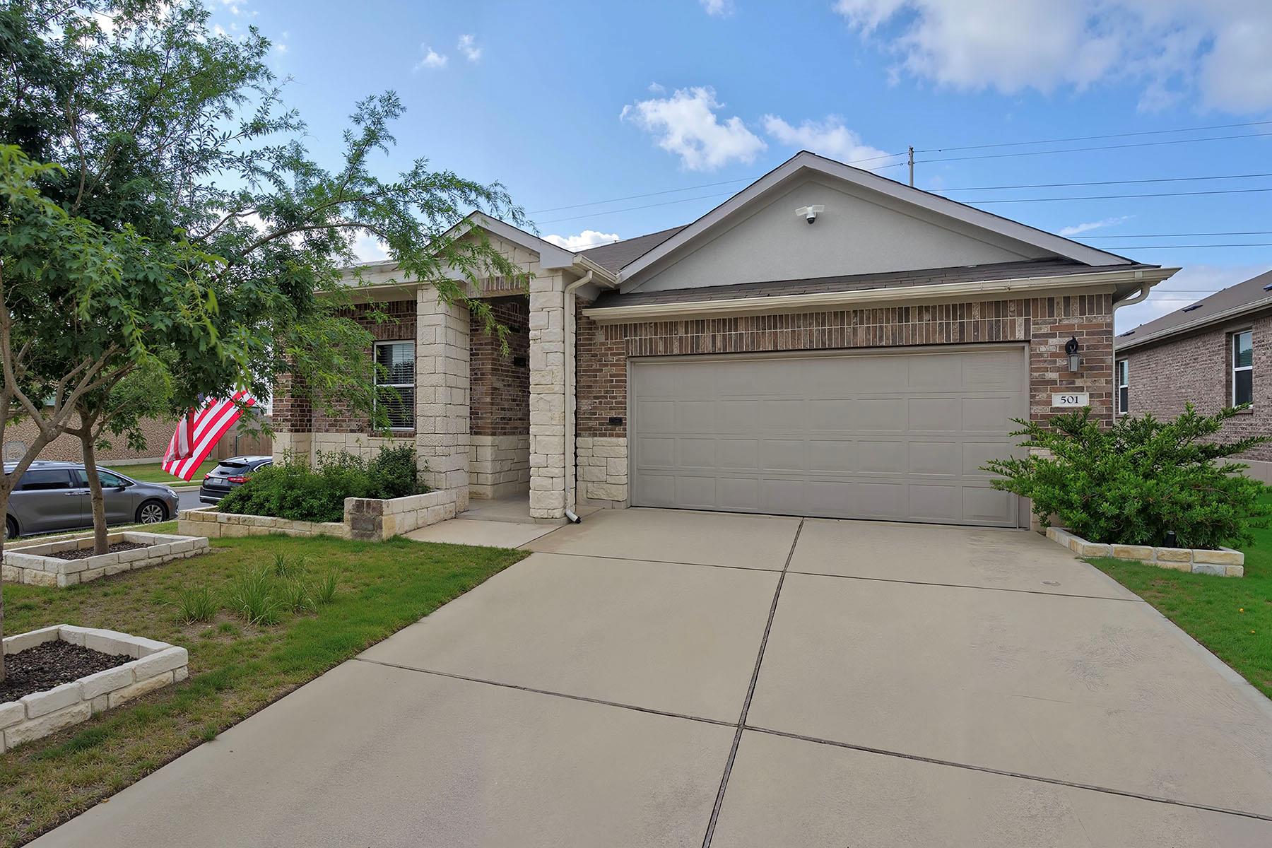 501 Emerald Cv Property Photo 1