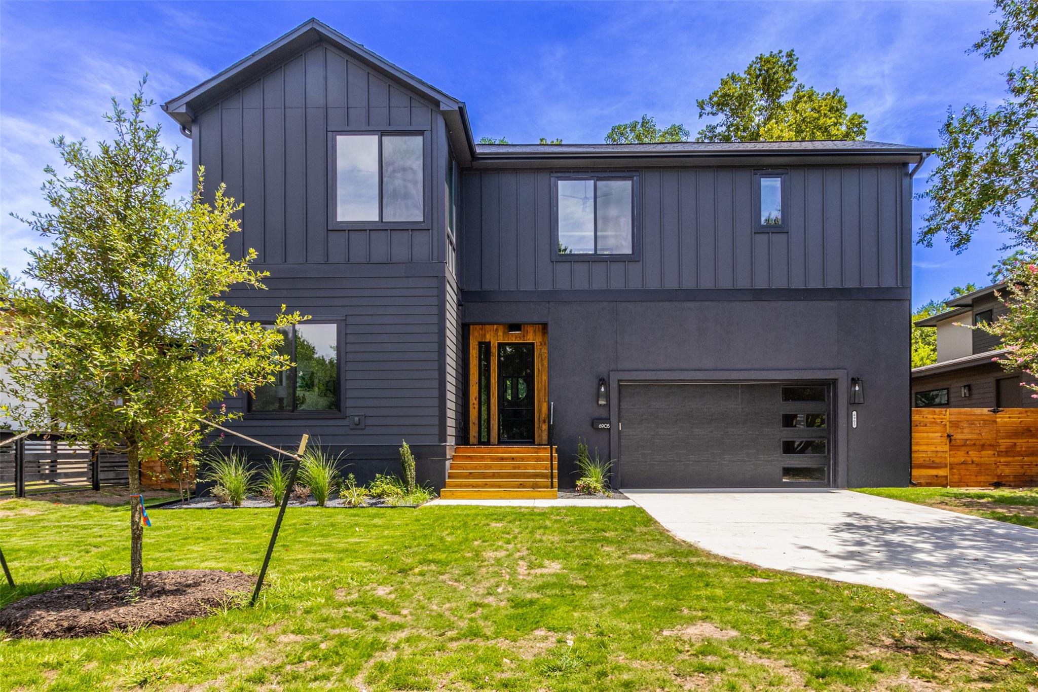 6905 Daugherty St Property Photo