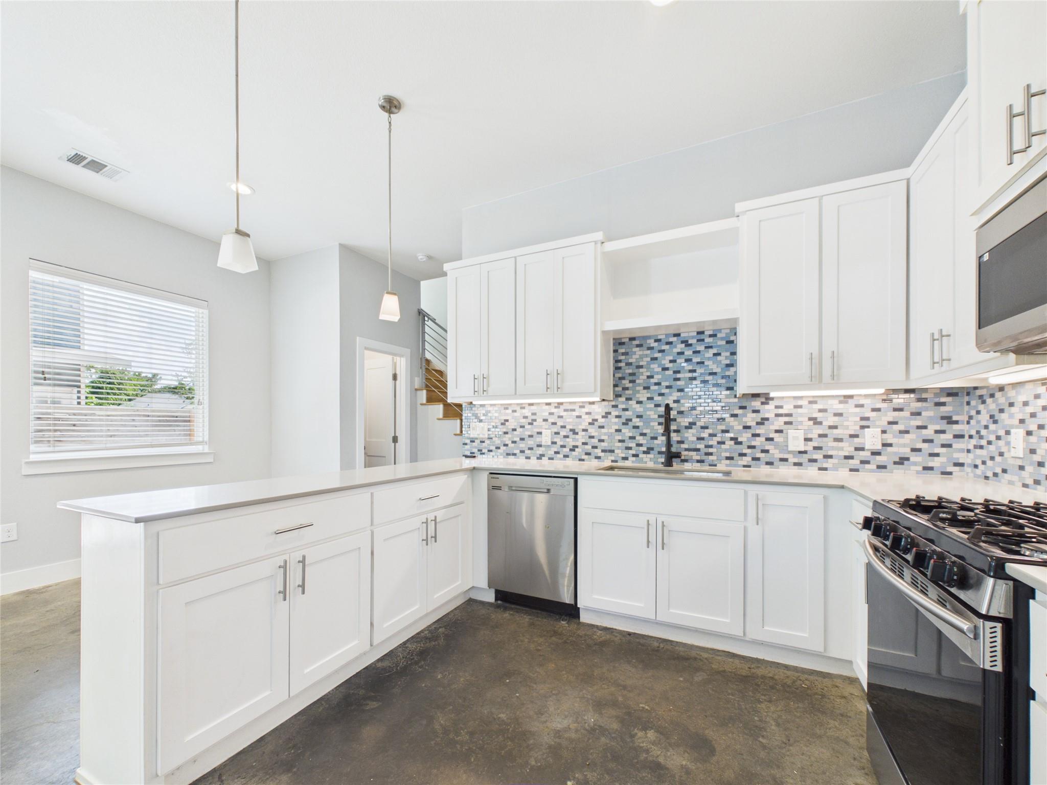 6204 Langham St #b Property Photo 7