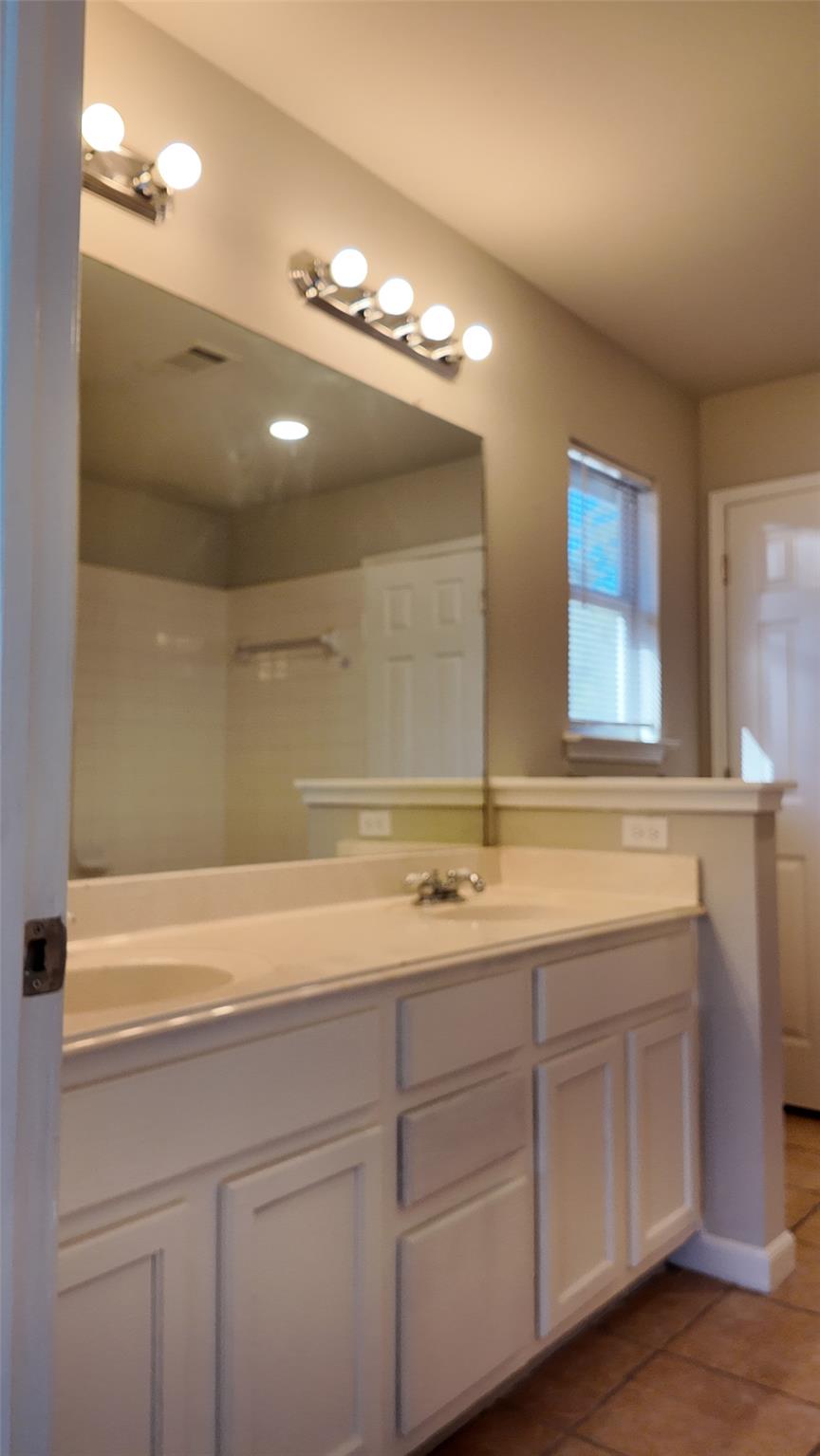 14026 Lampting Dr Property Photo 4