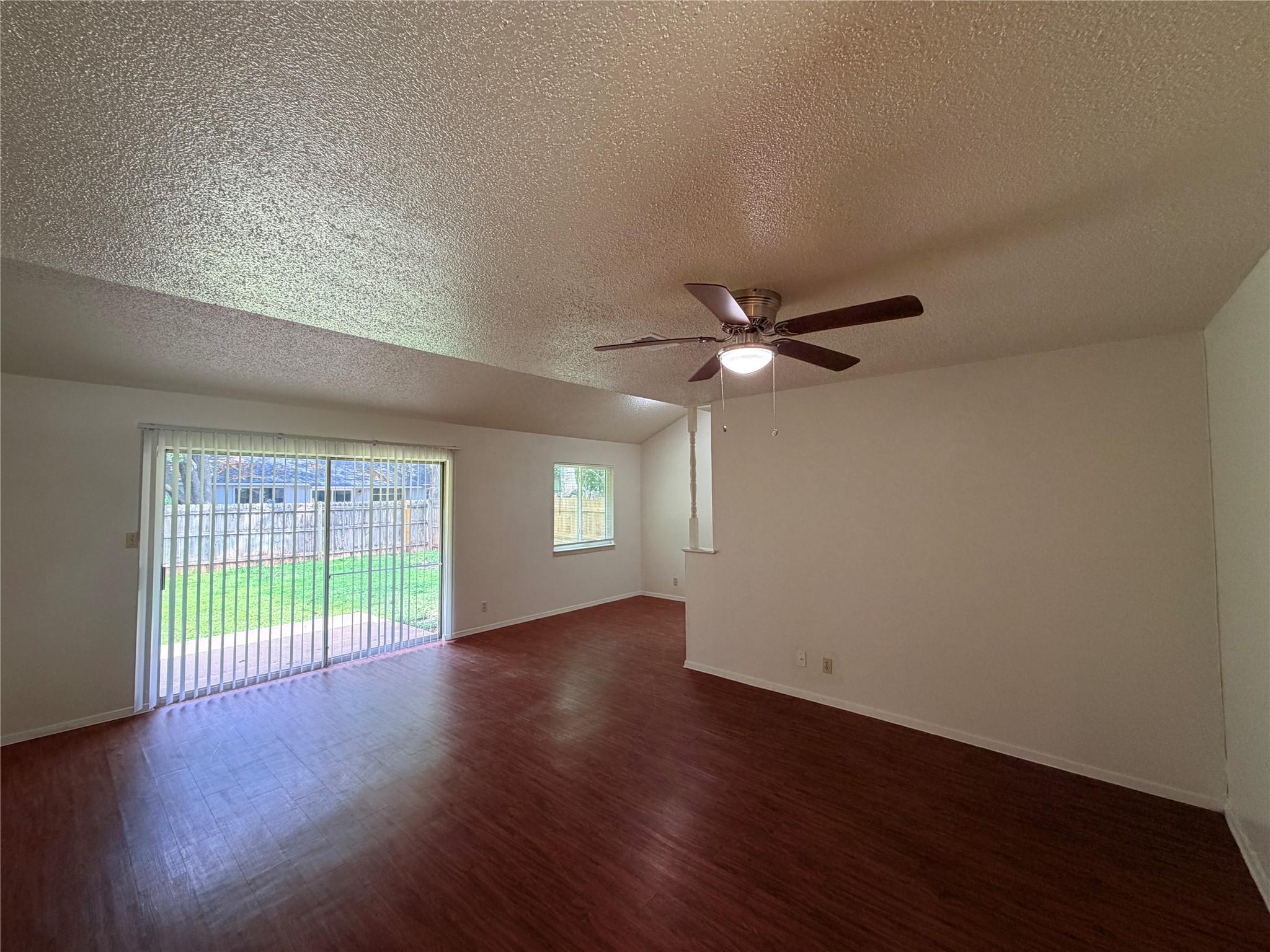 5206 Village Trl Property Photo 2