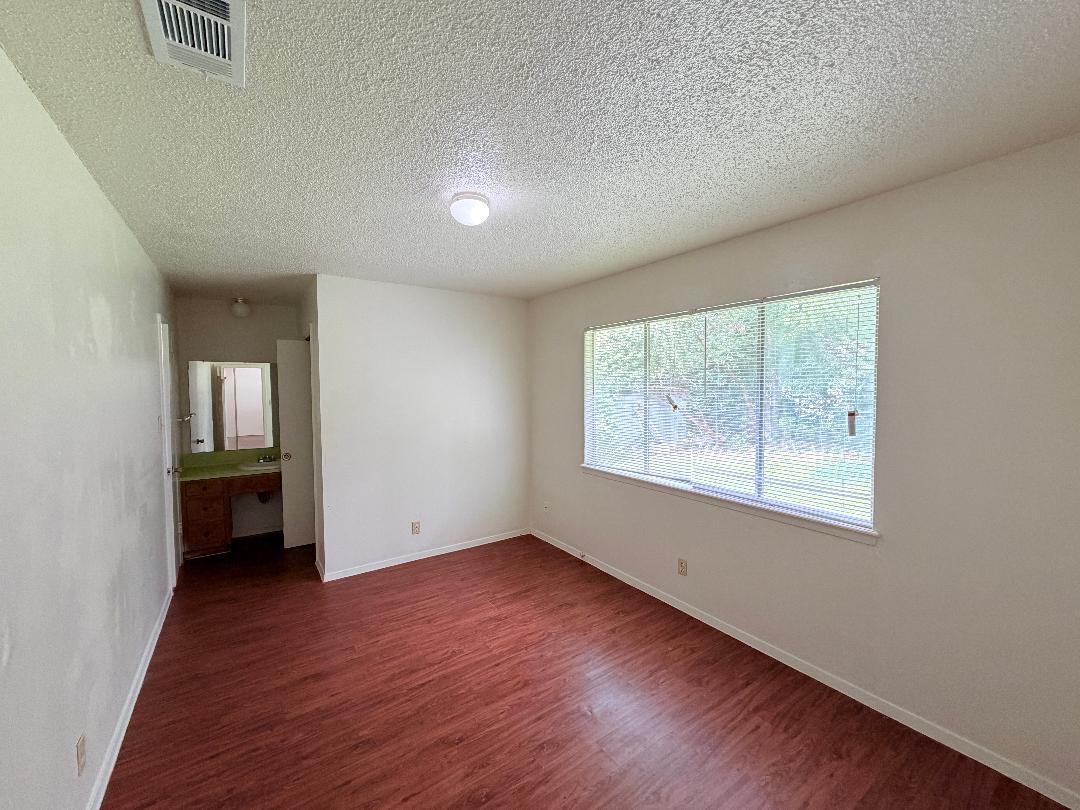 5206 Village Trl Property Photo 11