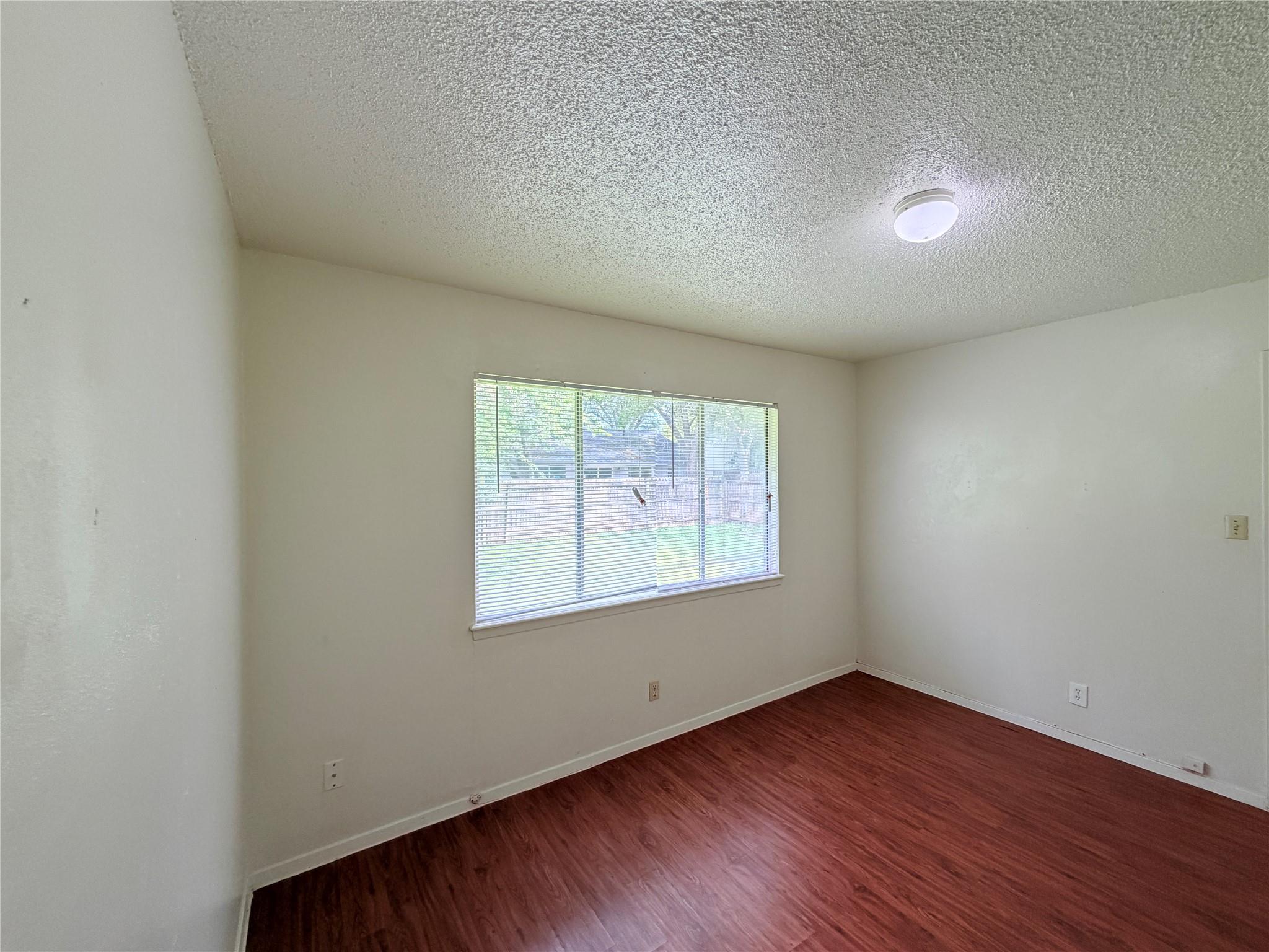 5206 Village Trl Property Photo 12
