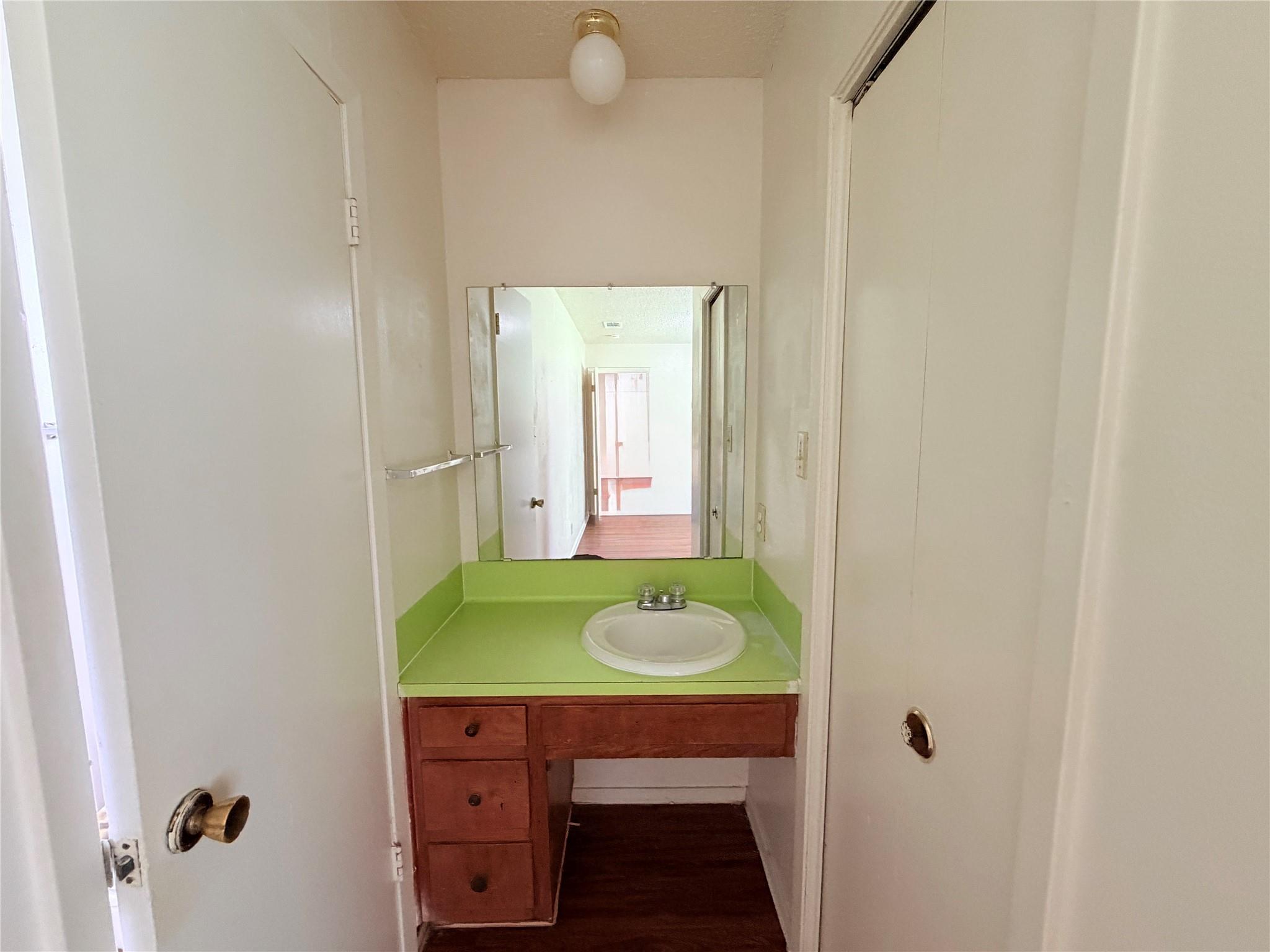 5206 Village Trl Property Photo 13