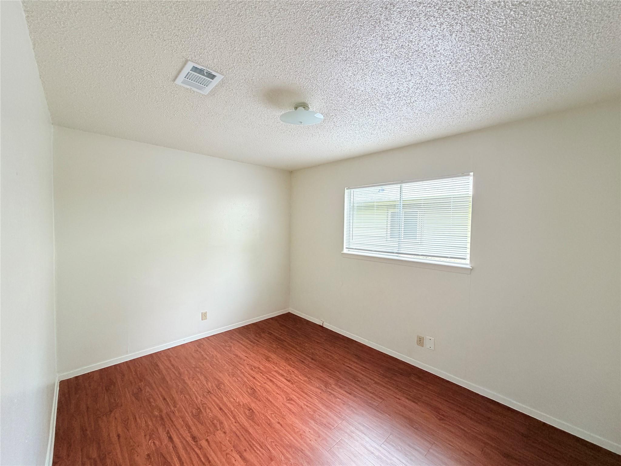5206 Village Trl Property Photo 18