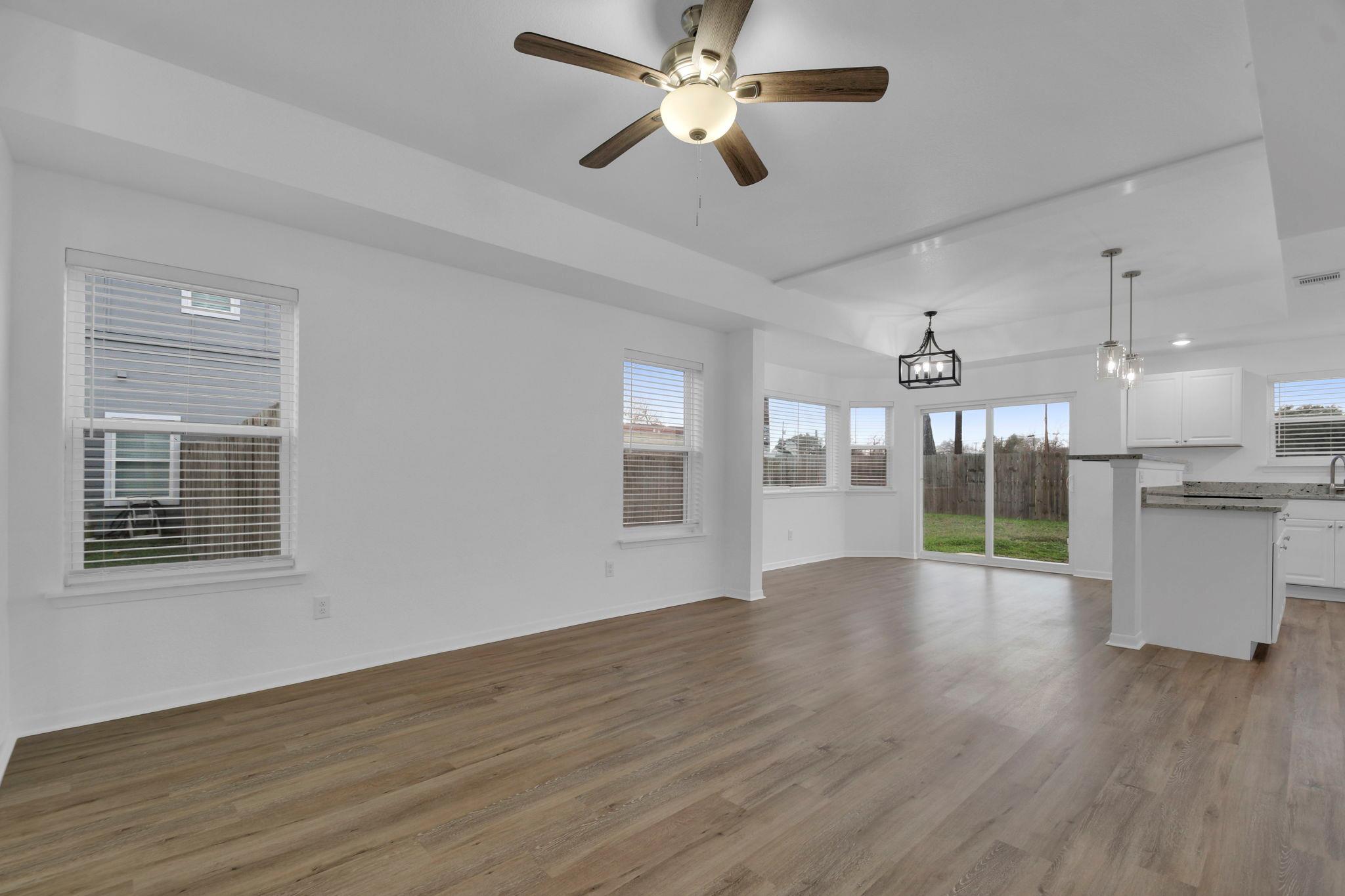 1004 E Fannin St Property Photo 3
