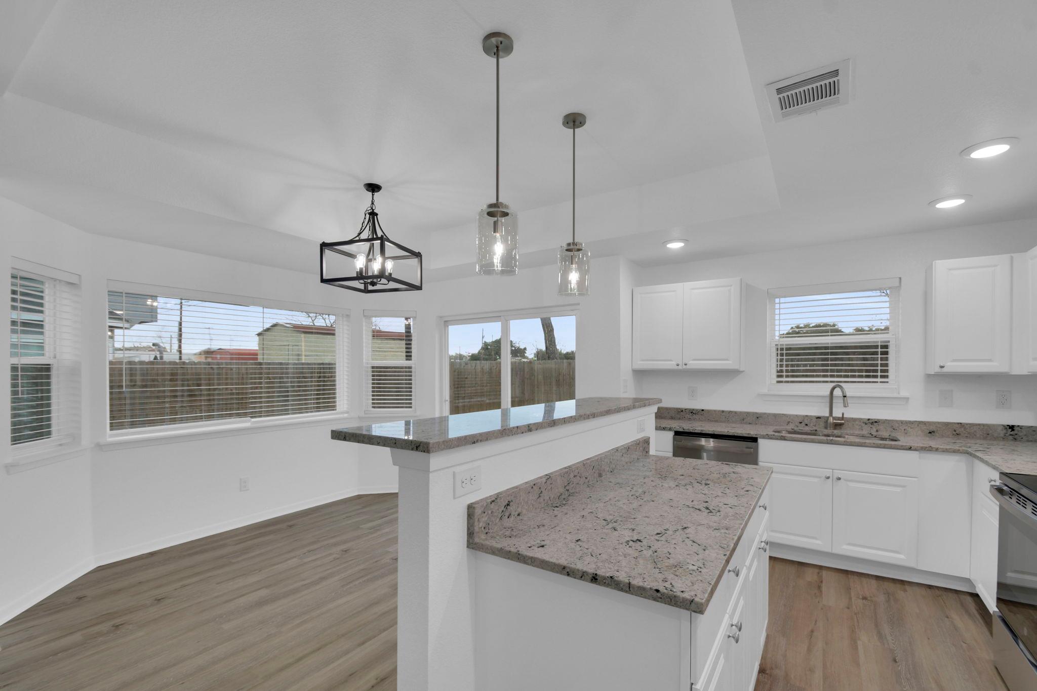 1004 E Fannin St Property Photo 8