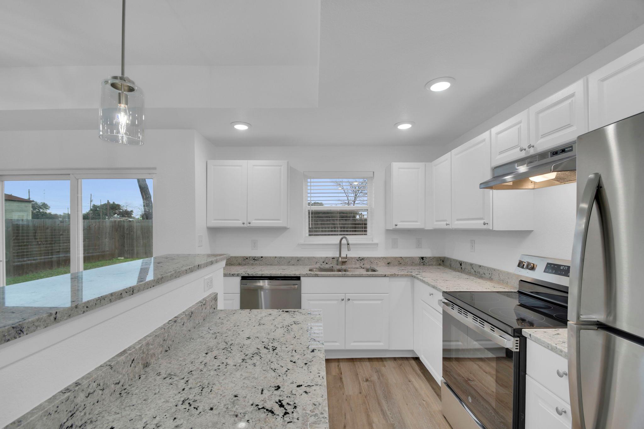 1004 E Fannin St Property Photo 10