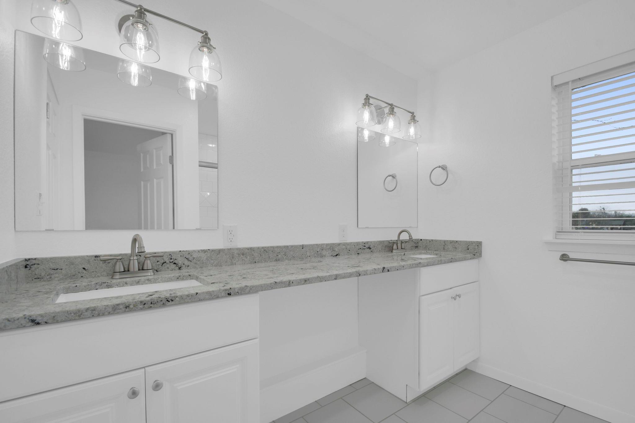 1004 E Fannin St Property Photo 15